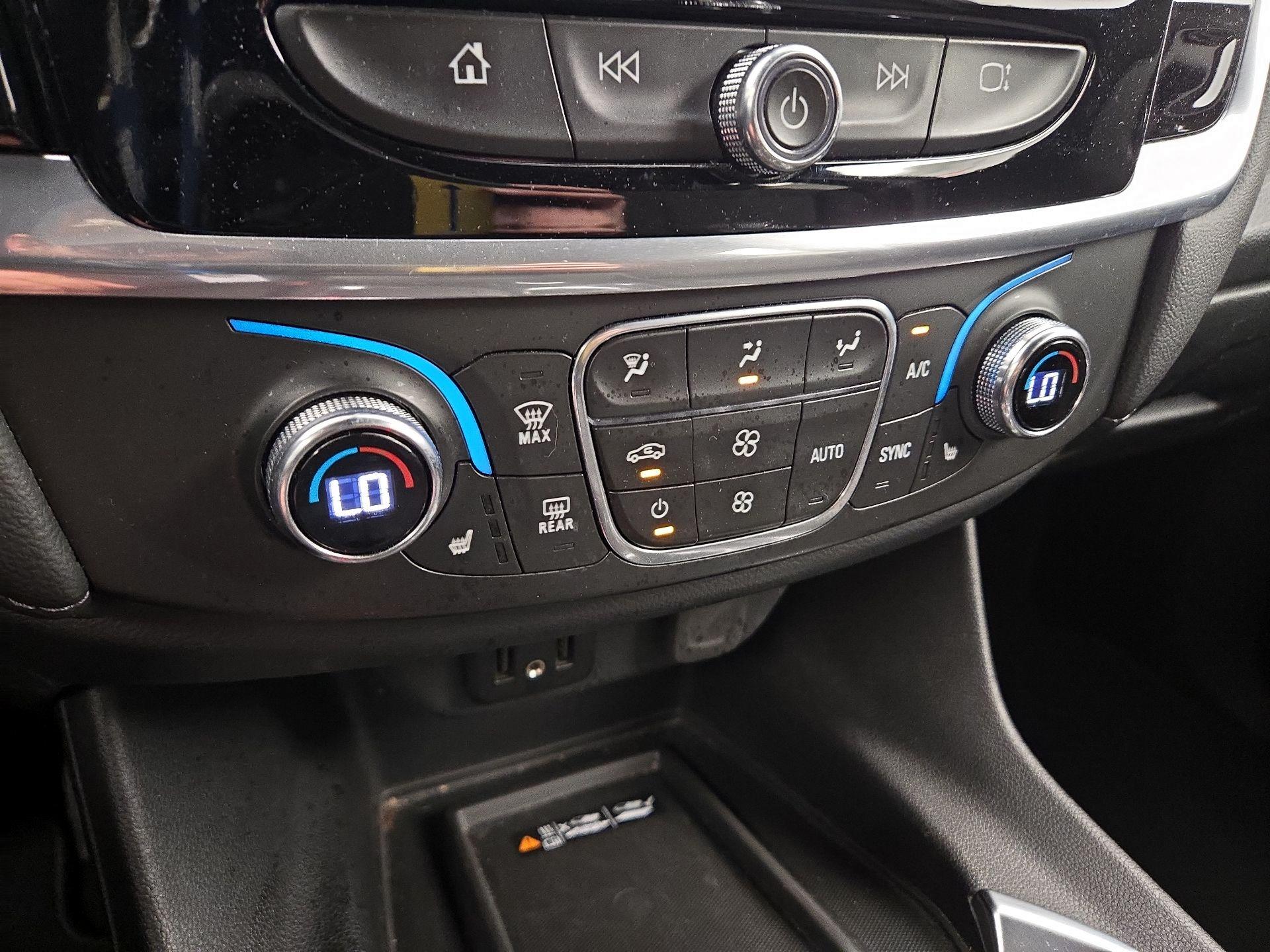 Thumbnail: 2023 Chevrolet Traverse - 16