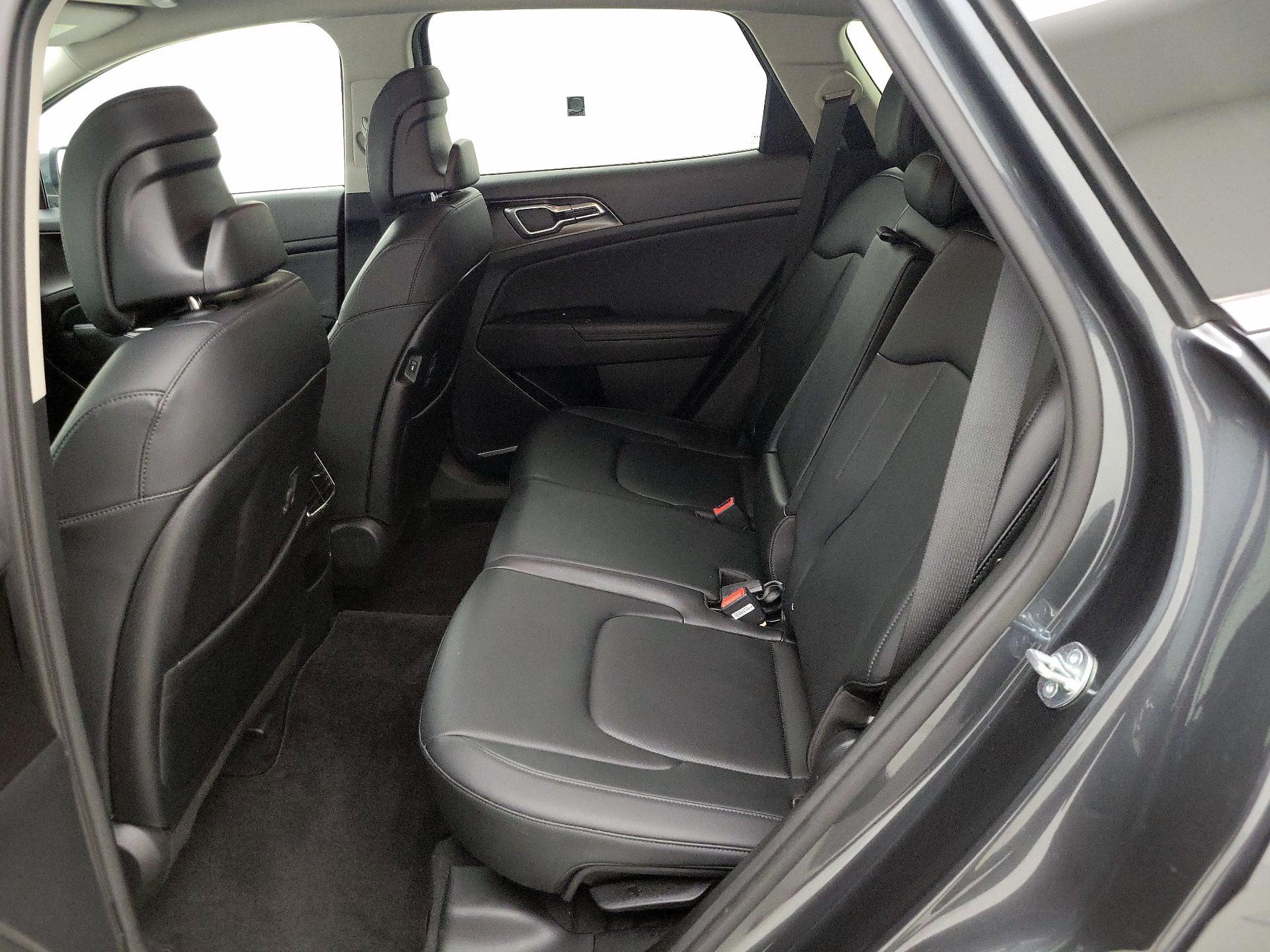 Thumbnail: 2023 Kia Sportage - 20