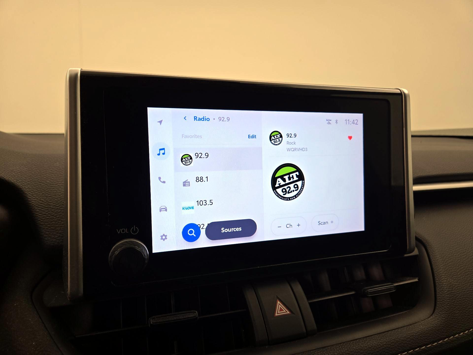 Thumbnail: 2023 Toyota RAV4 - 15