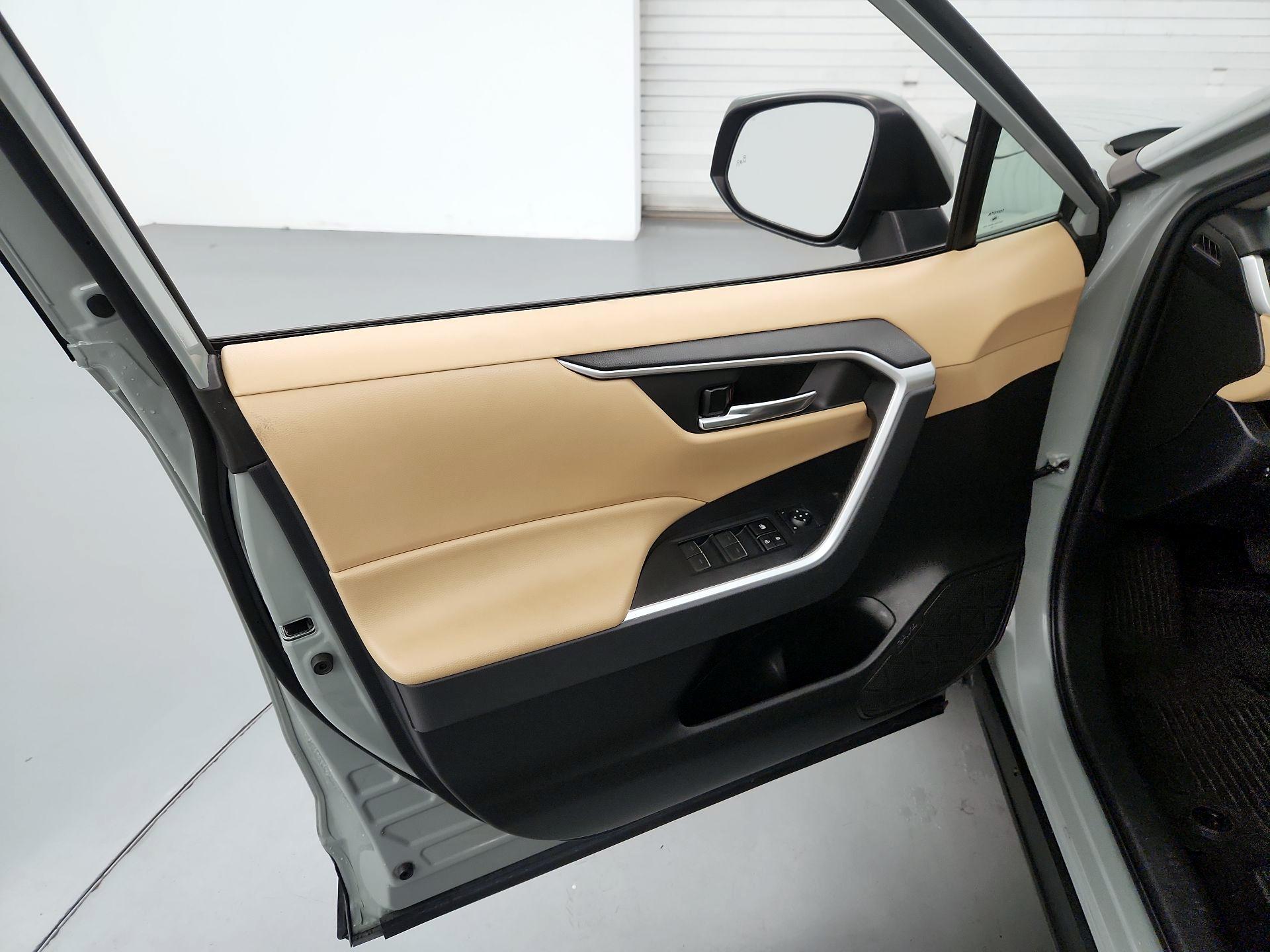 Thumbnail: 2023 Toyota RAV4 - 12