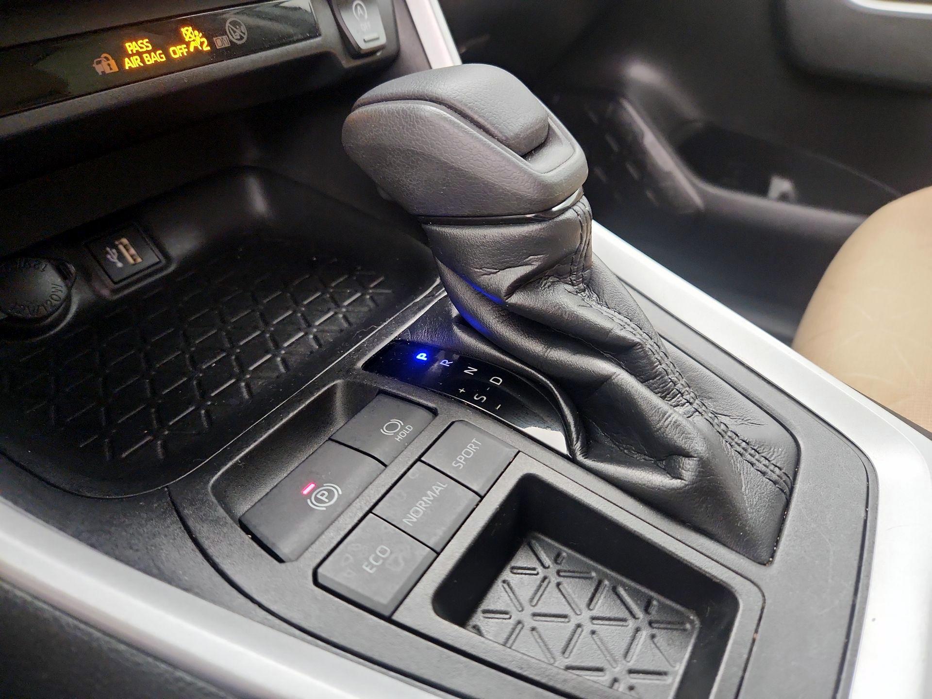 Thumbnail: 2023 Toyota RAV4 - 17