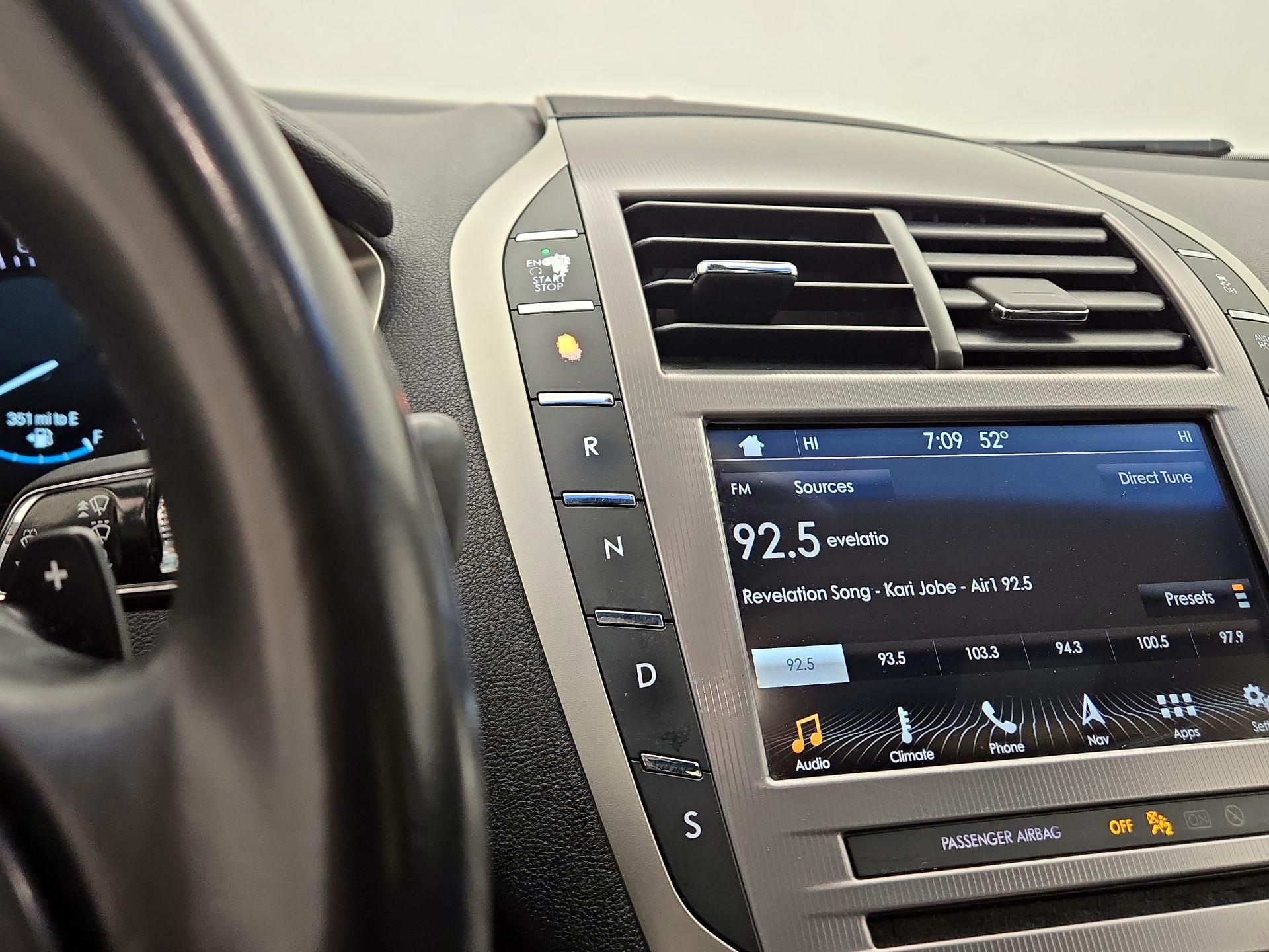 Thumbnail: 2017 Lincoln MKZ - 17