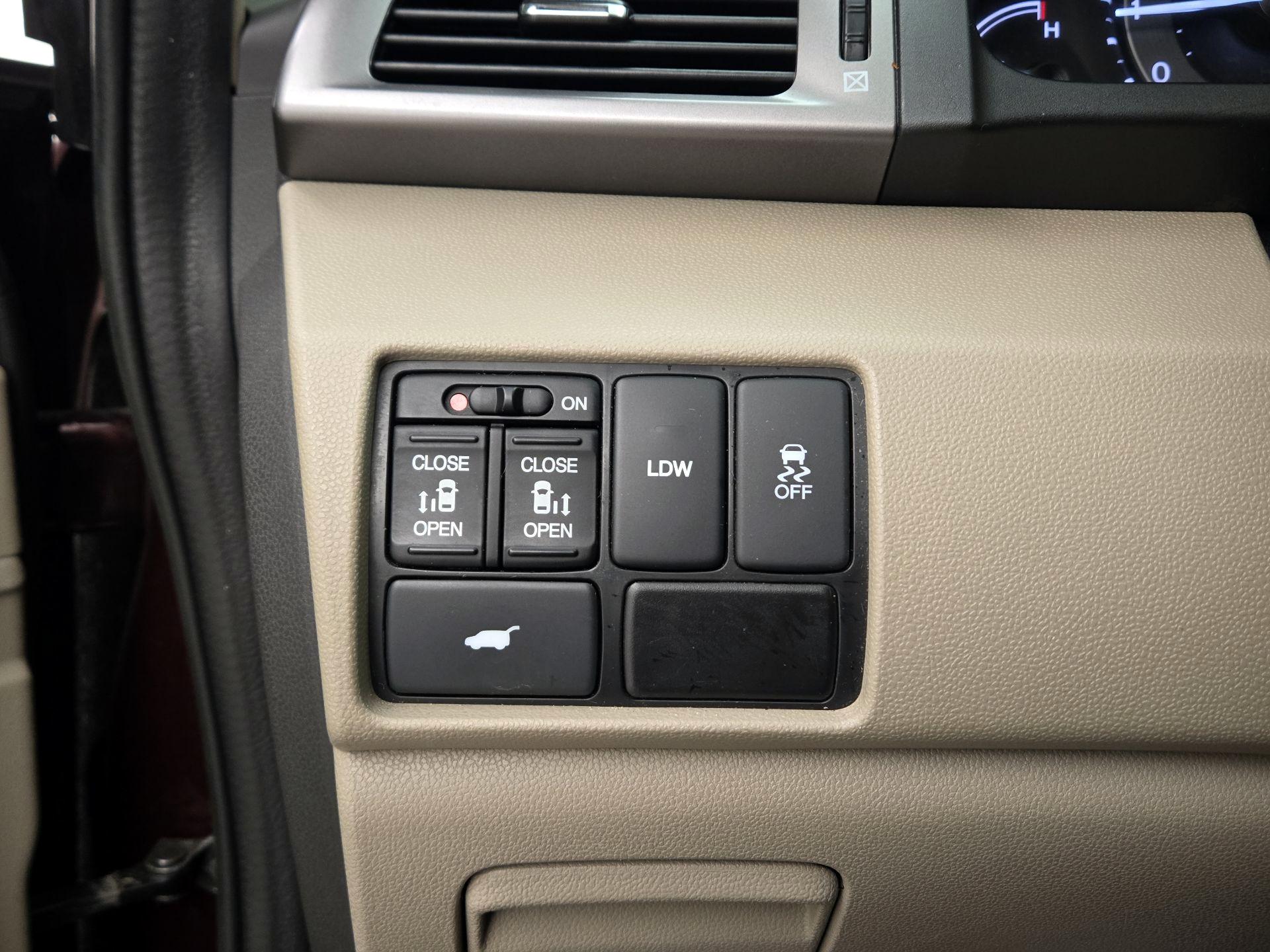 Thumbnail: 2015 Honda Odyssey - 13