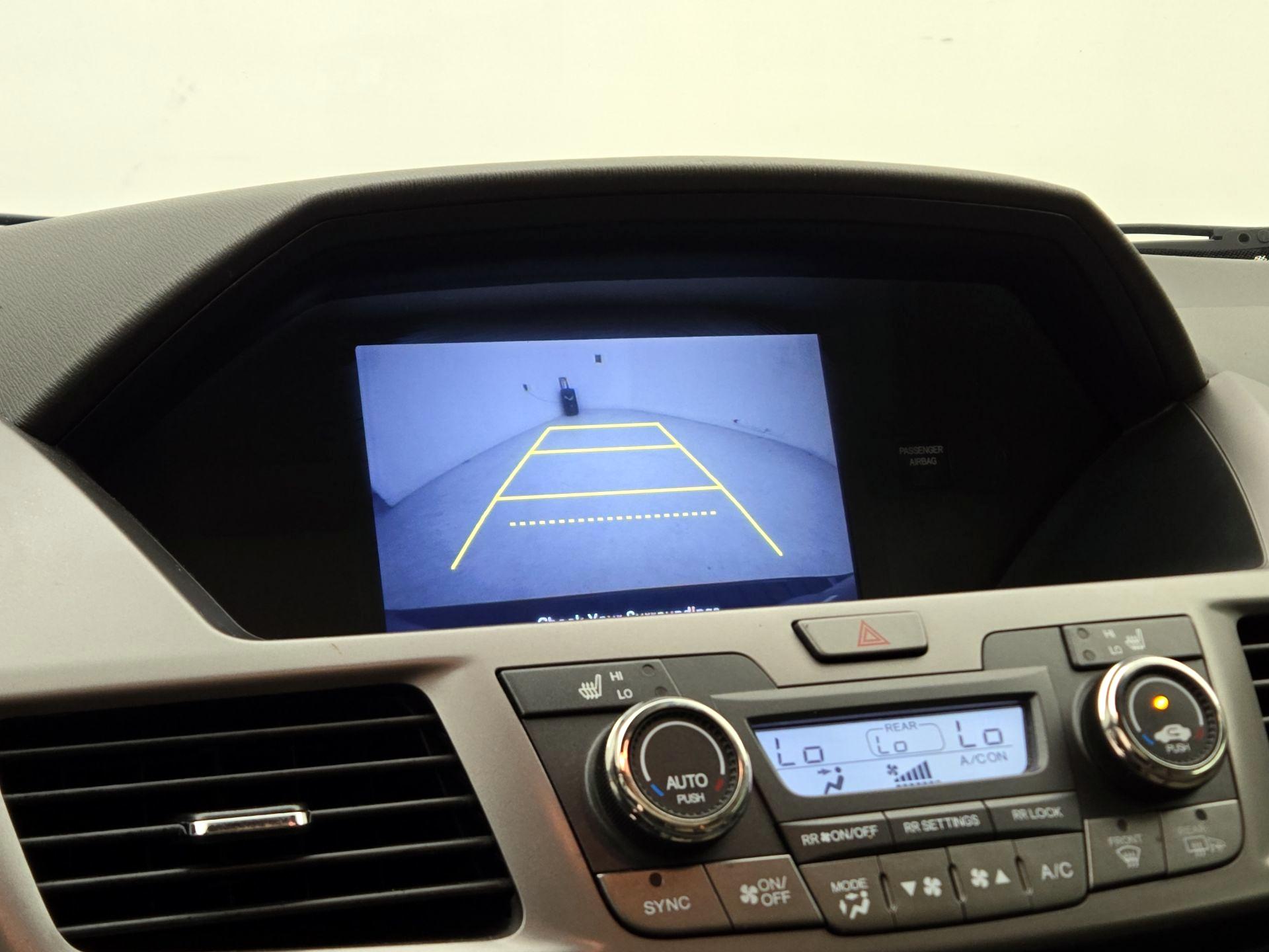 Thumbnail: 2015 Honda Odyssey - 14