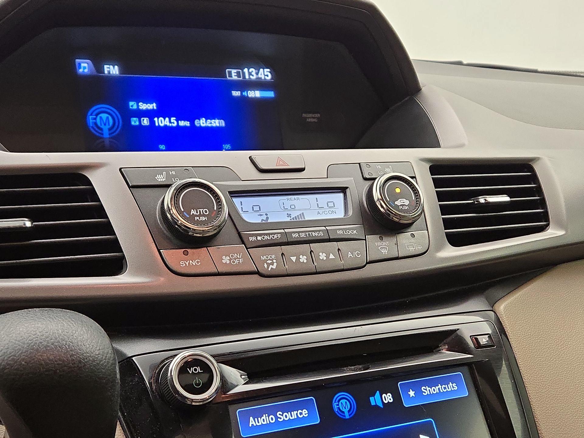 Thumbnail: 2015 Honda Odyssey - 16