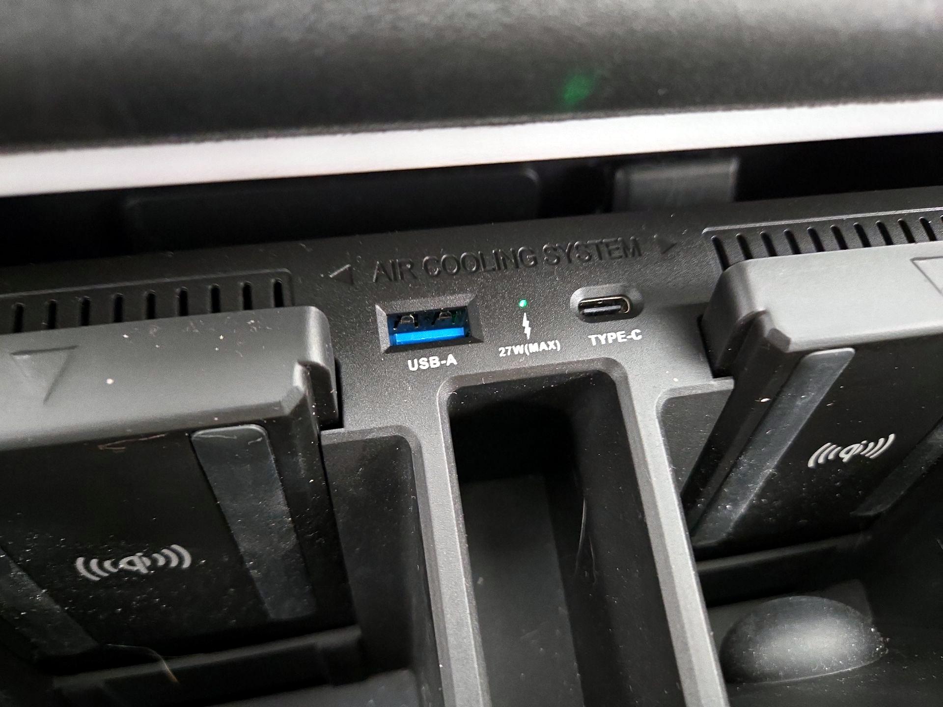 Thumbnail: 2023 Land Rover Defender - 19