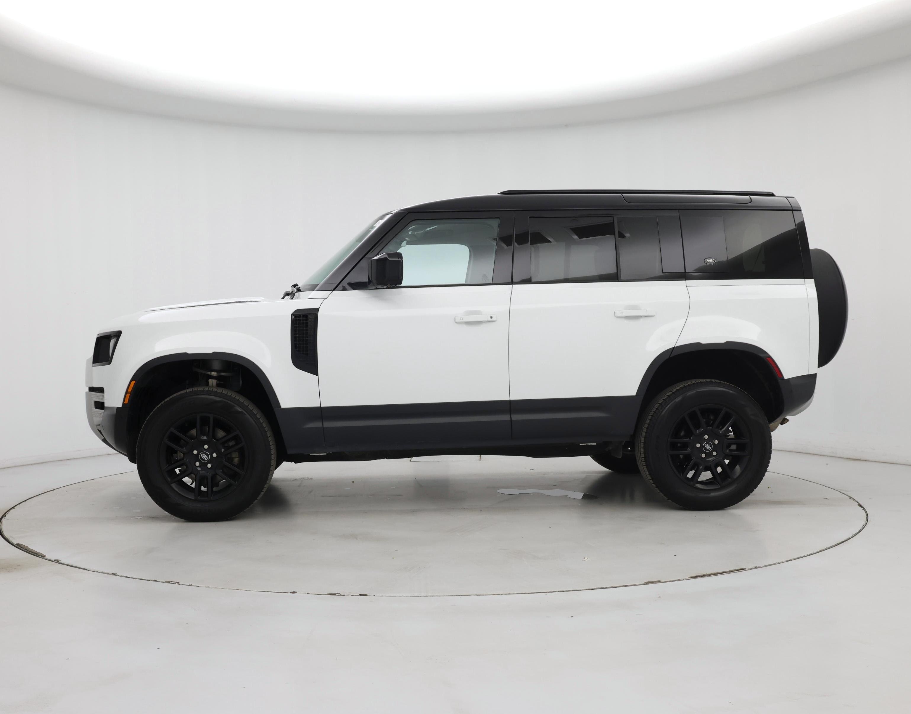 Thumbnail: 2023 Land Rover Defender - 3