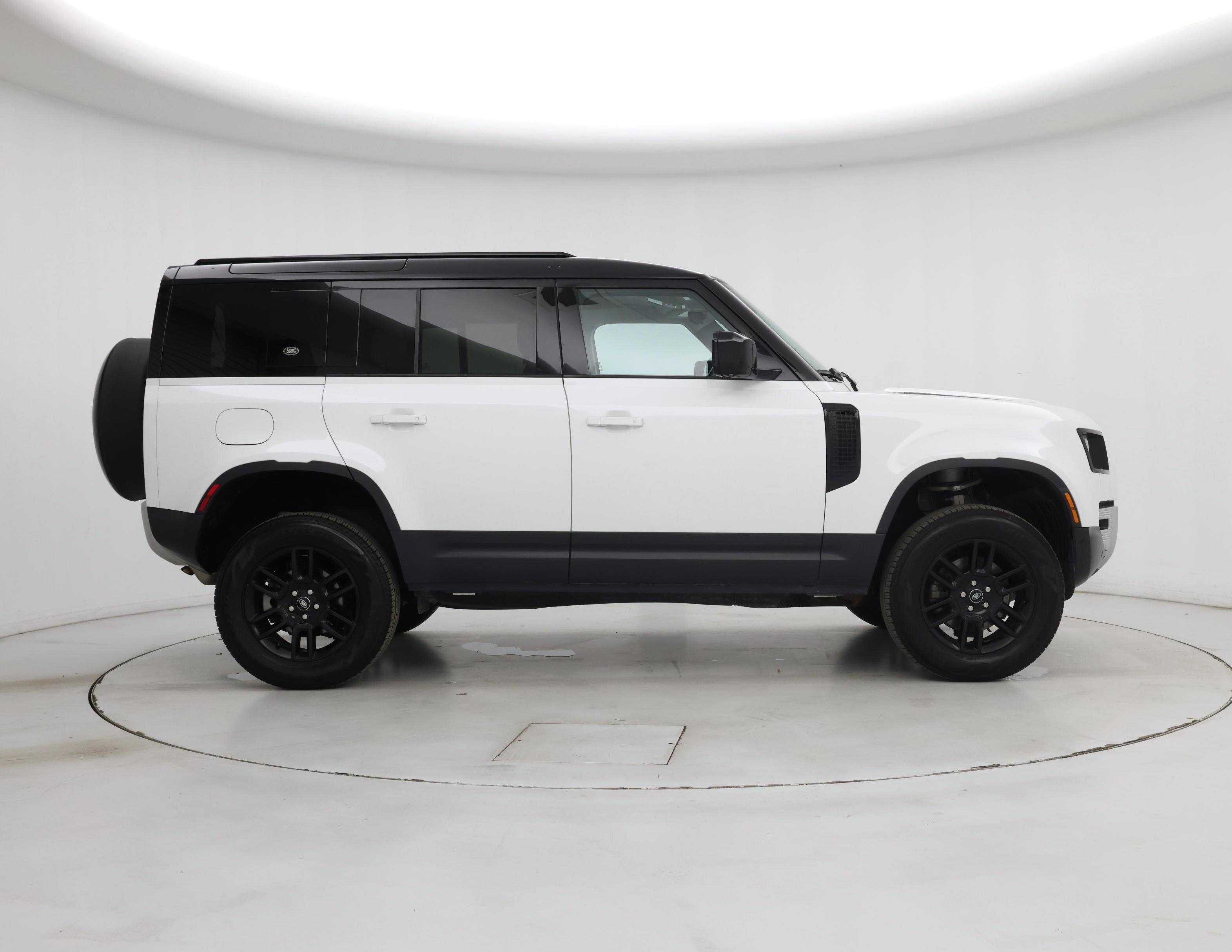 Thumbnail: 2023 Land Rover Defender - 7