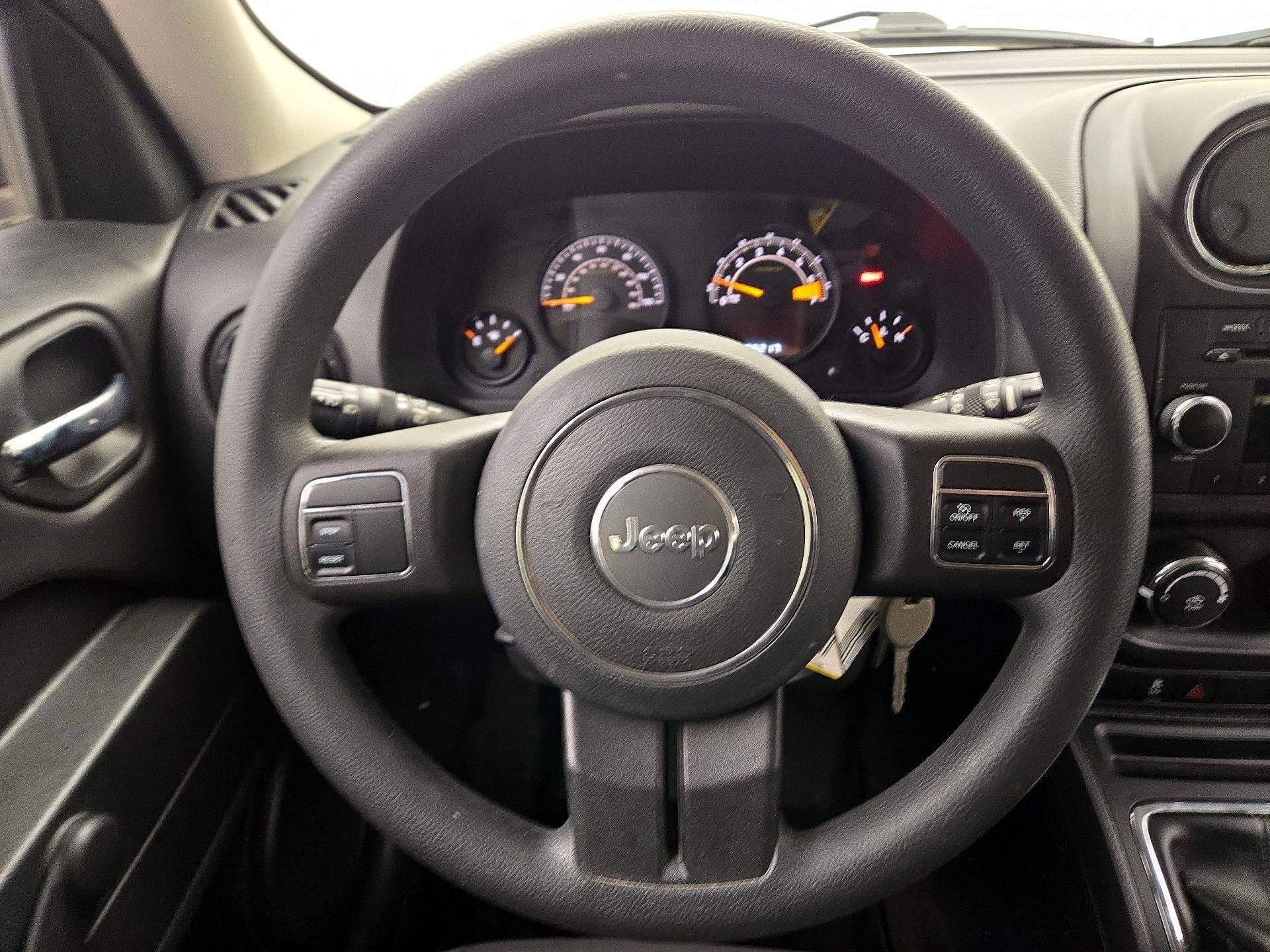 Thumbnail: 2015 Jeep Patriot - 10