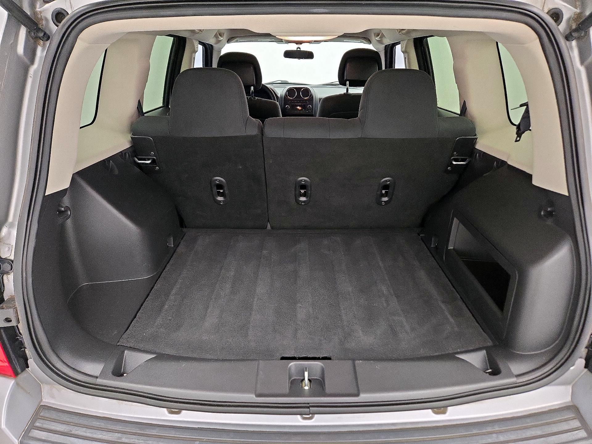 Thumbnail: 2015 Jeep Patriot - 17