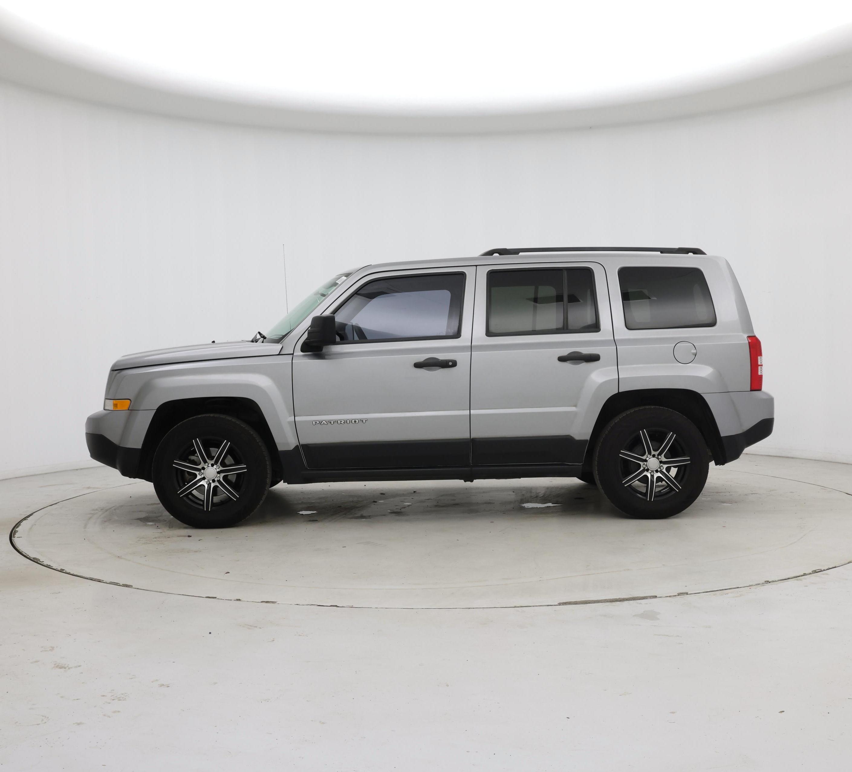 Thumbnail: 2015 Jeep Patriot - 3
