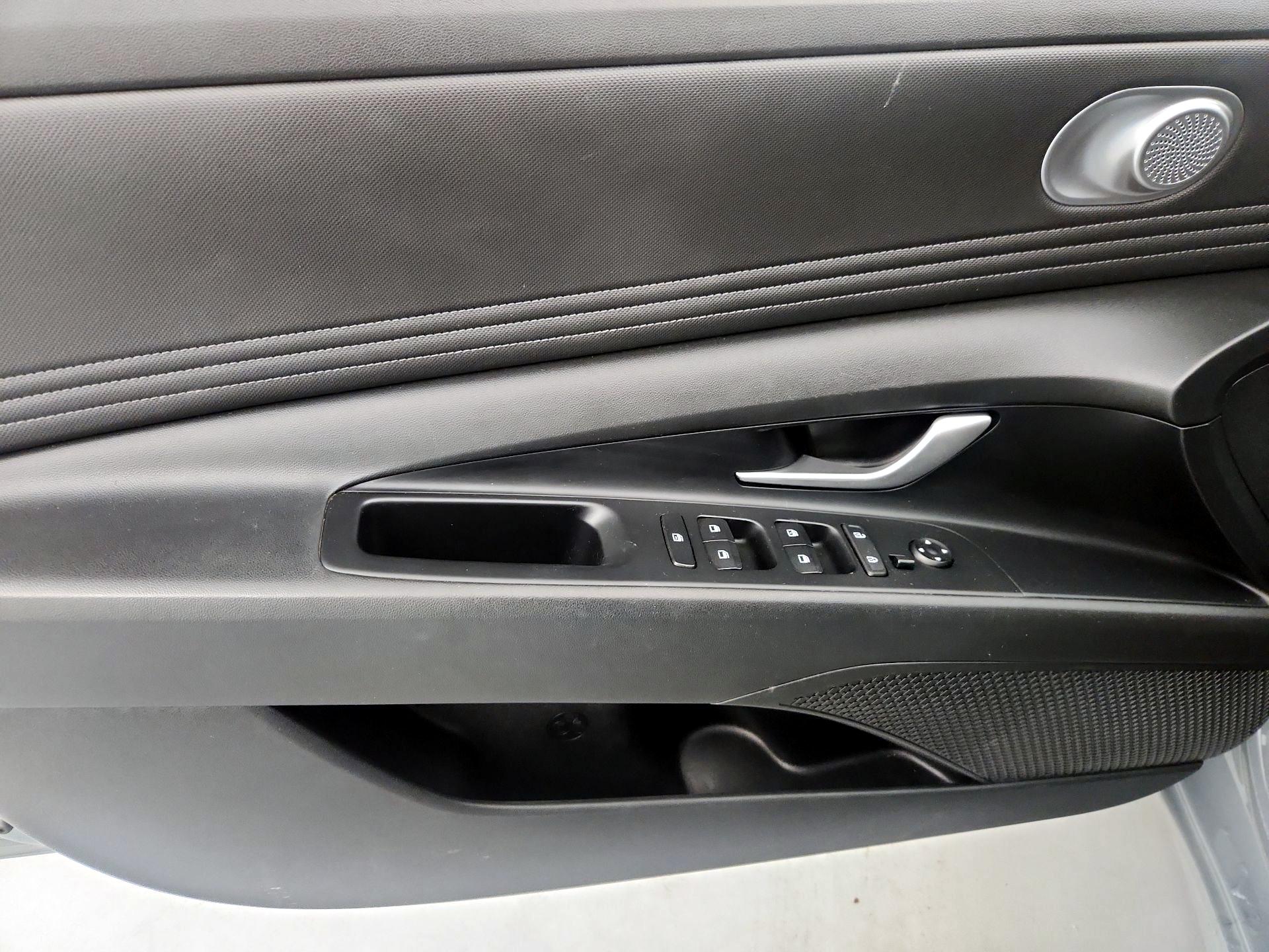 Thumbnail: 2022 Hyundai Elantra - 12