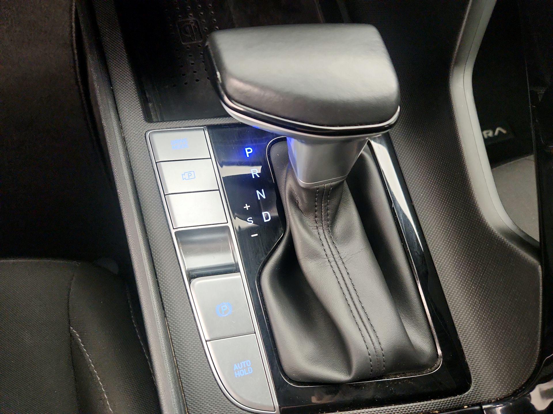 Thumbnail: 2022 Hyundai Elantra - 17