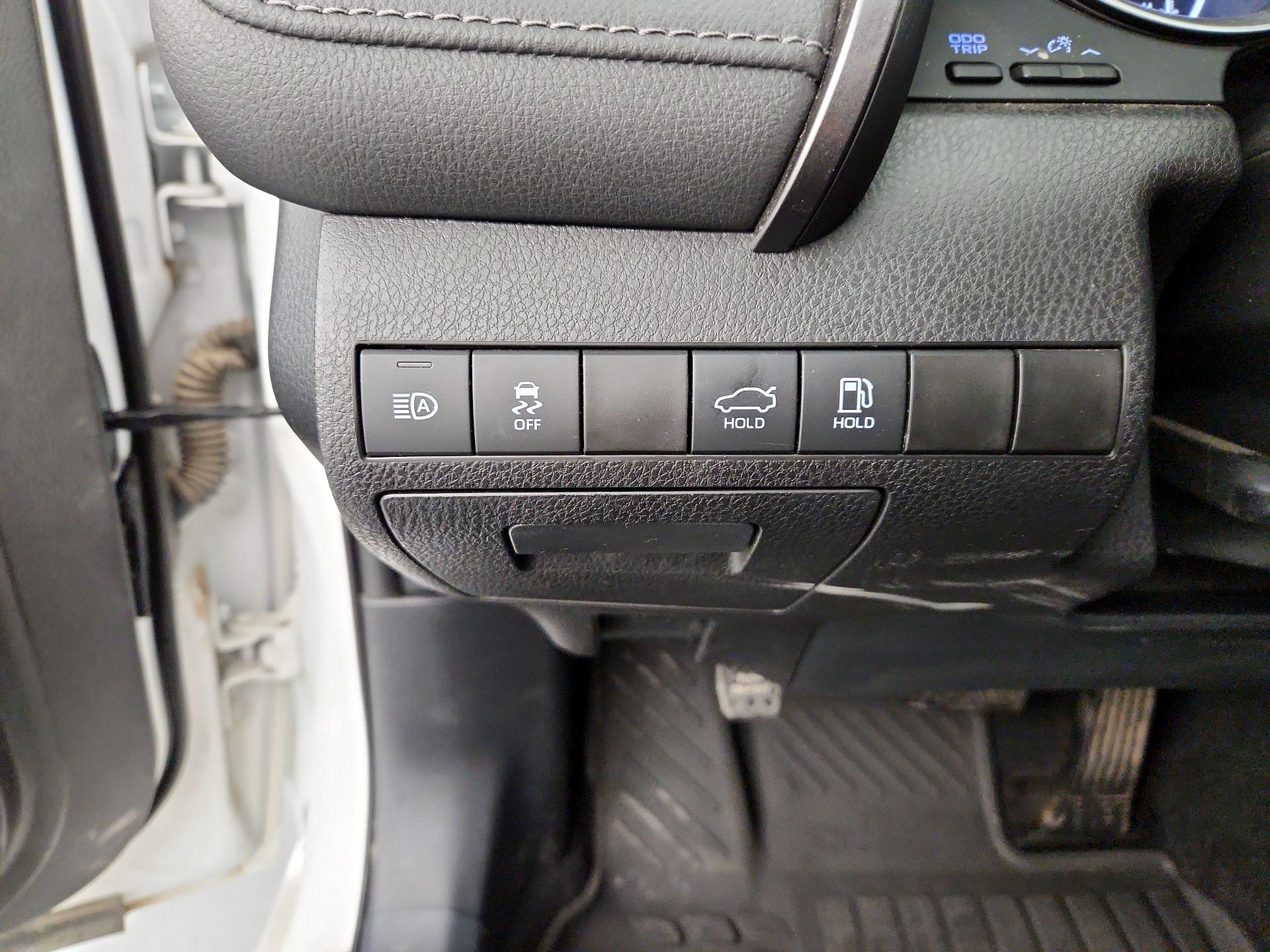 Thumbnail: 2021 Toyota Camry - 13