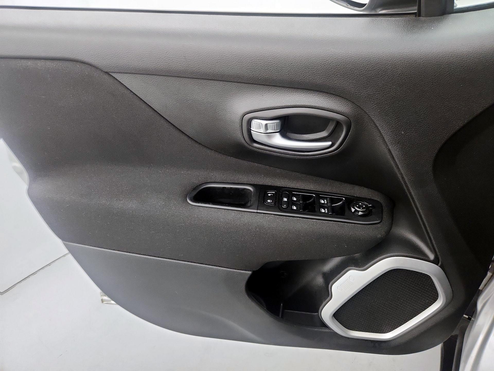 Thumbnail: 2021 Jeep Renegade - 12