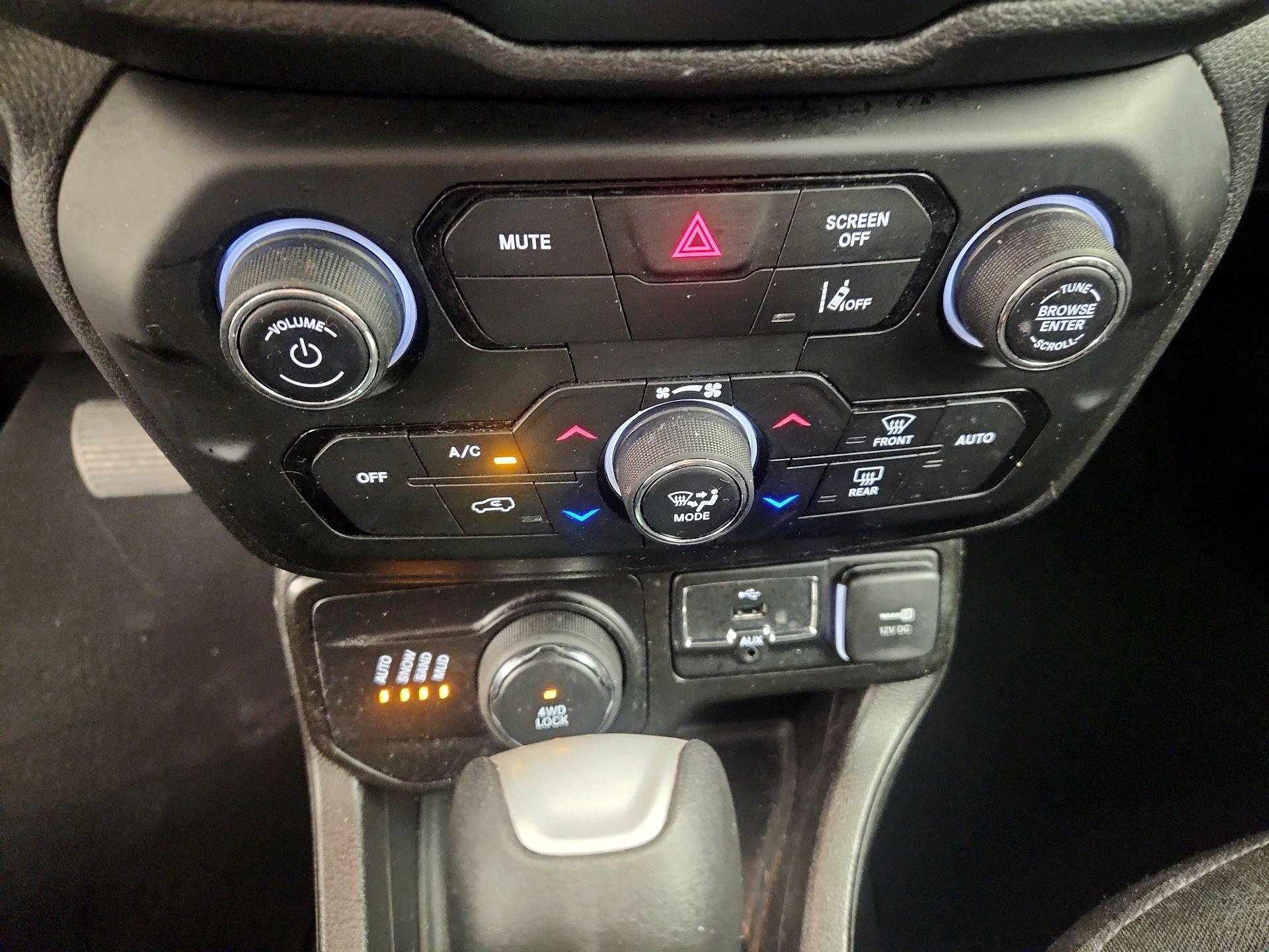 Thumbnail: 2021 Jeep Renegade - 16