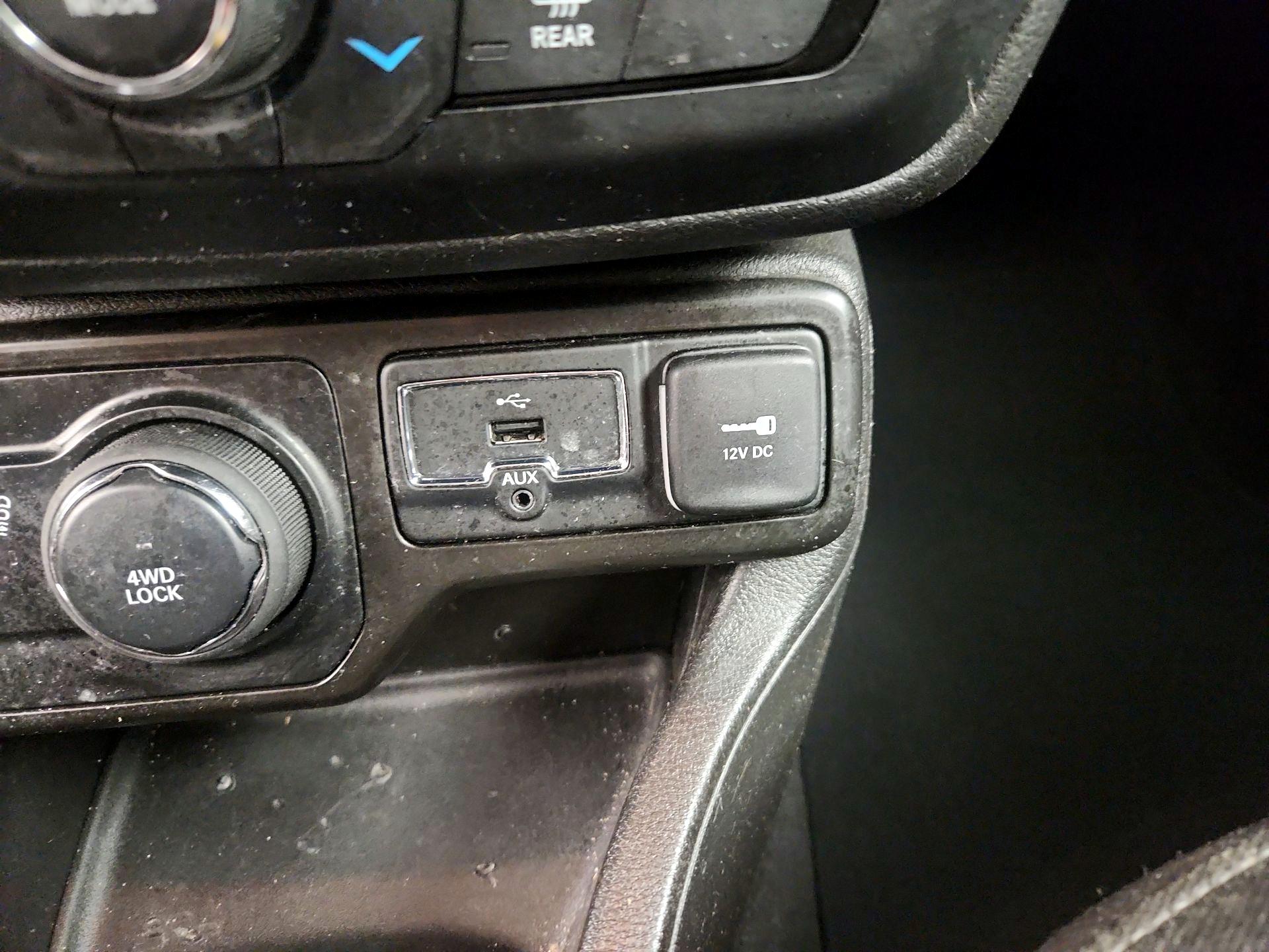 Thumbnail: 2021 Jeep Renegade - 18