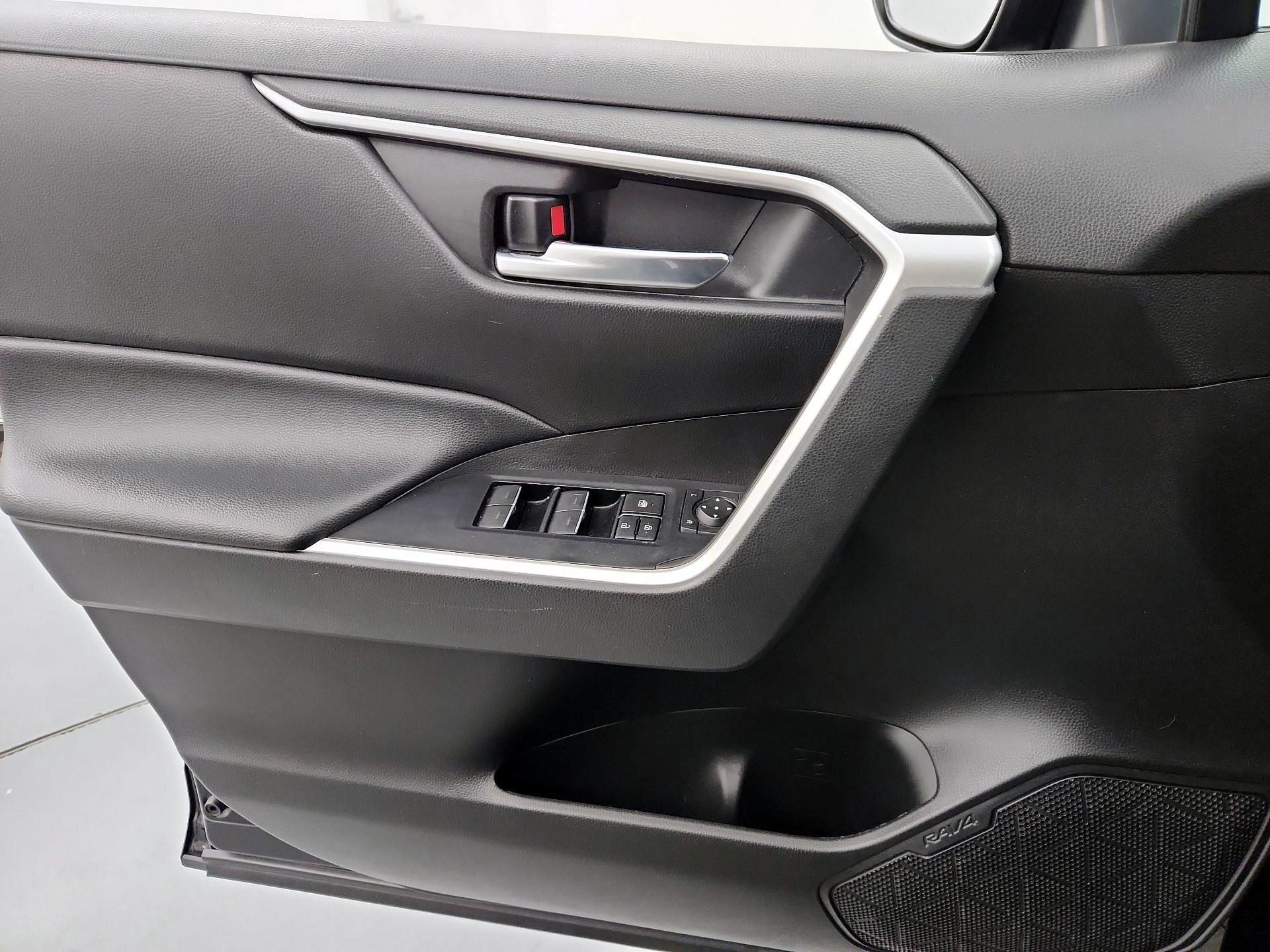 Thumbnail: 2022 Toyota RAV4 - 12