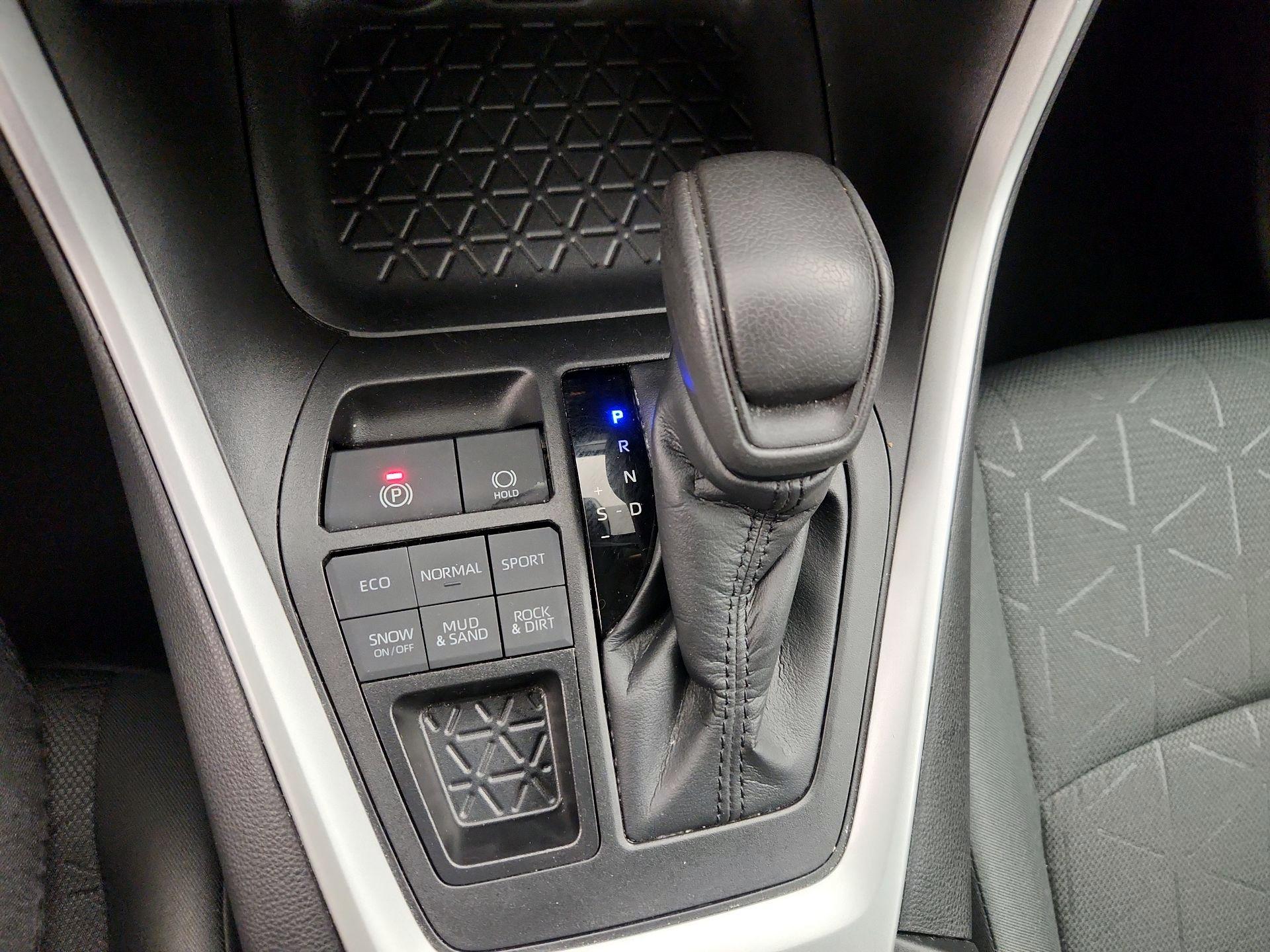 Thumbnail: 2022 Toyota RAV4 - 17