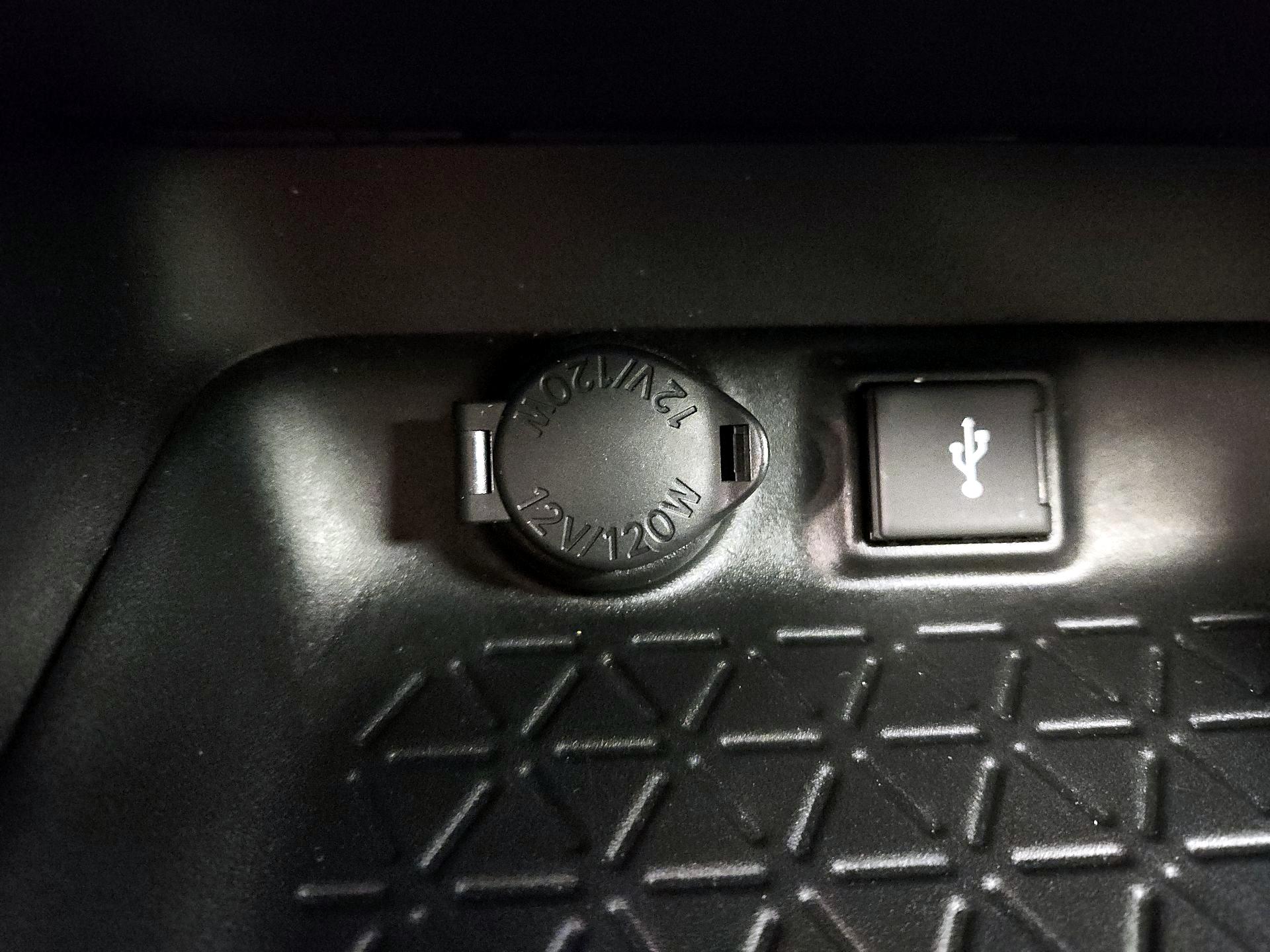 Thumbnail: 2022 Toyota RAV4 - 18