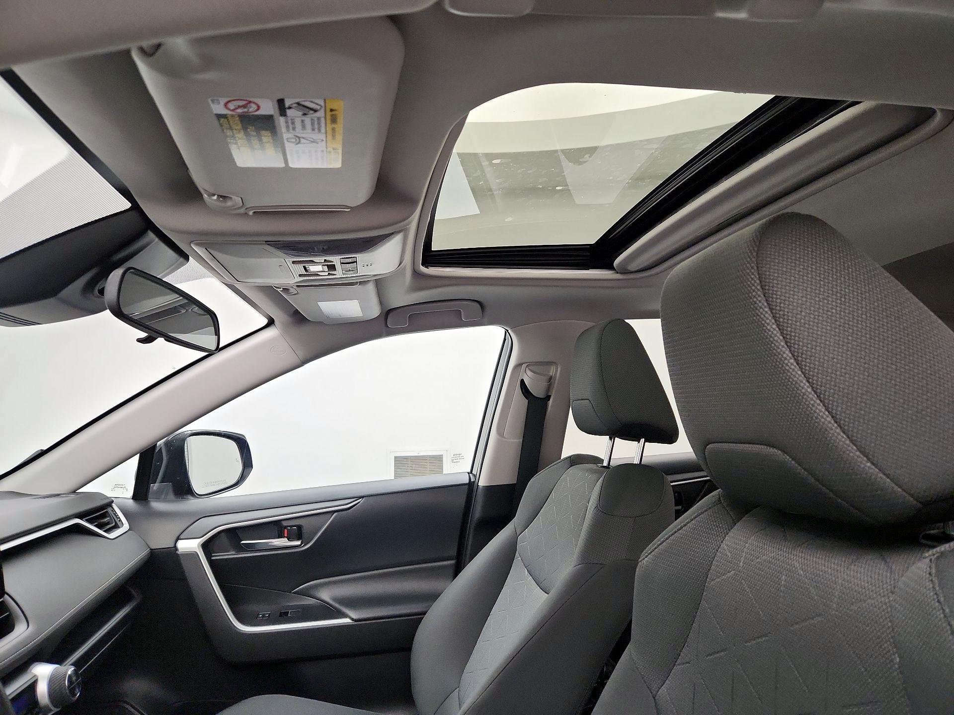 Thumbnail: 2022 Toyota RAV4 - 19