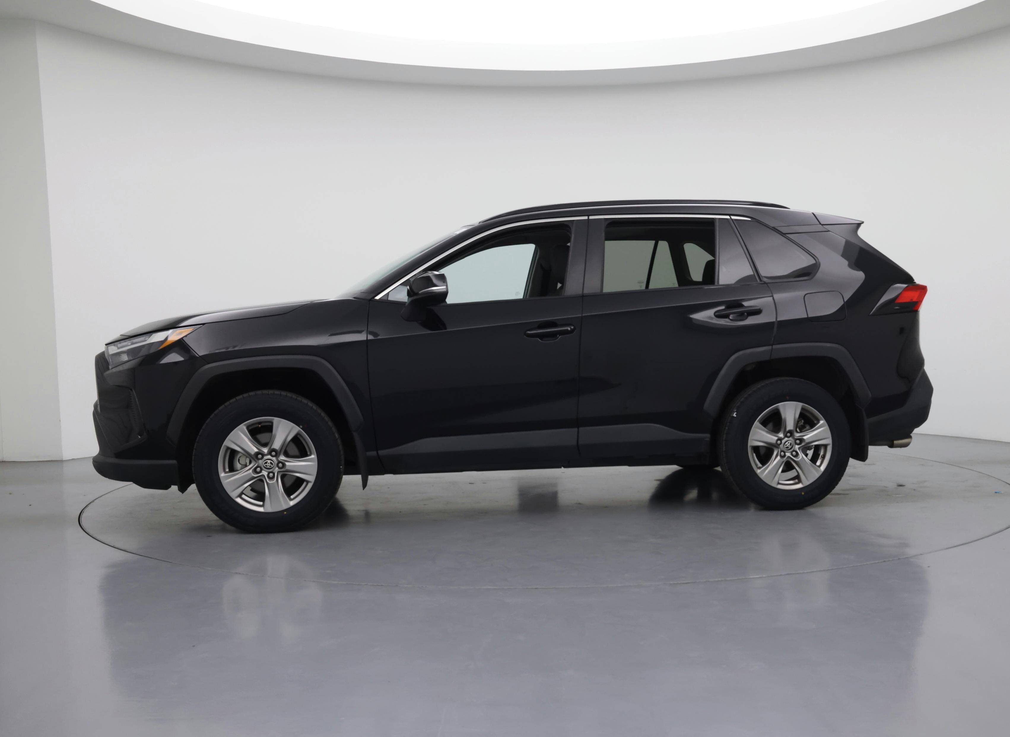 Thumbnail: 2022 Toyota RAV4 - 3