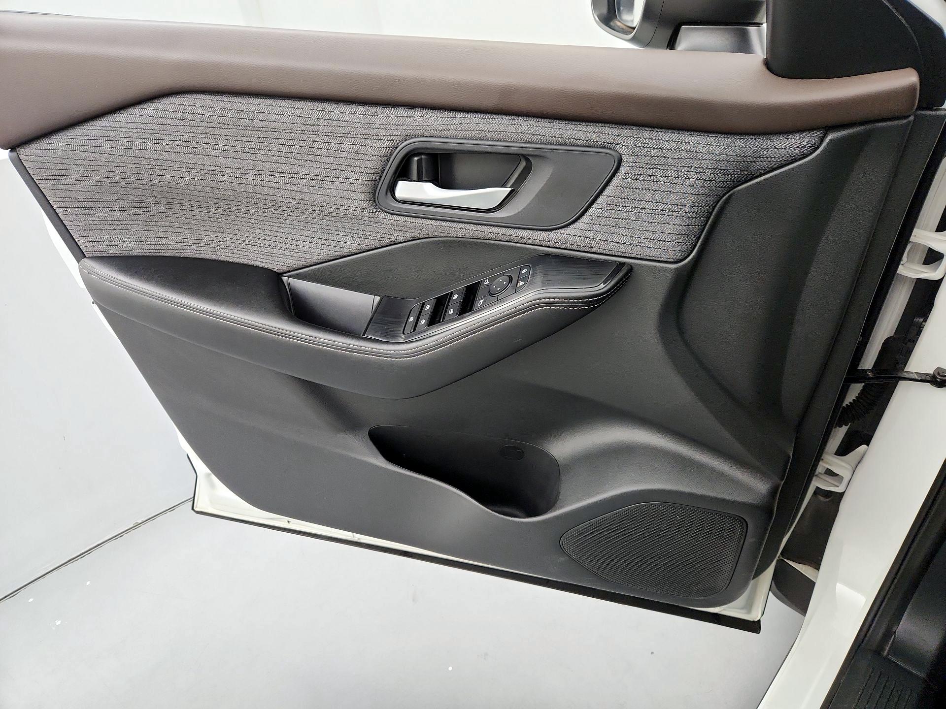 Thumbnail: 2023 Nissan Rogue - 12