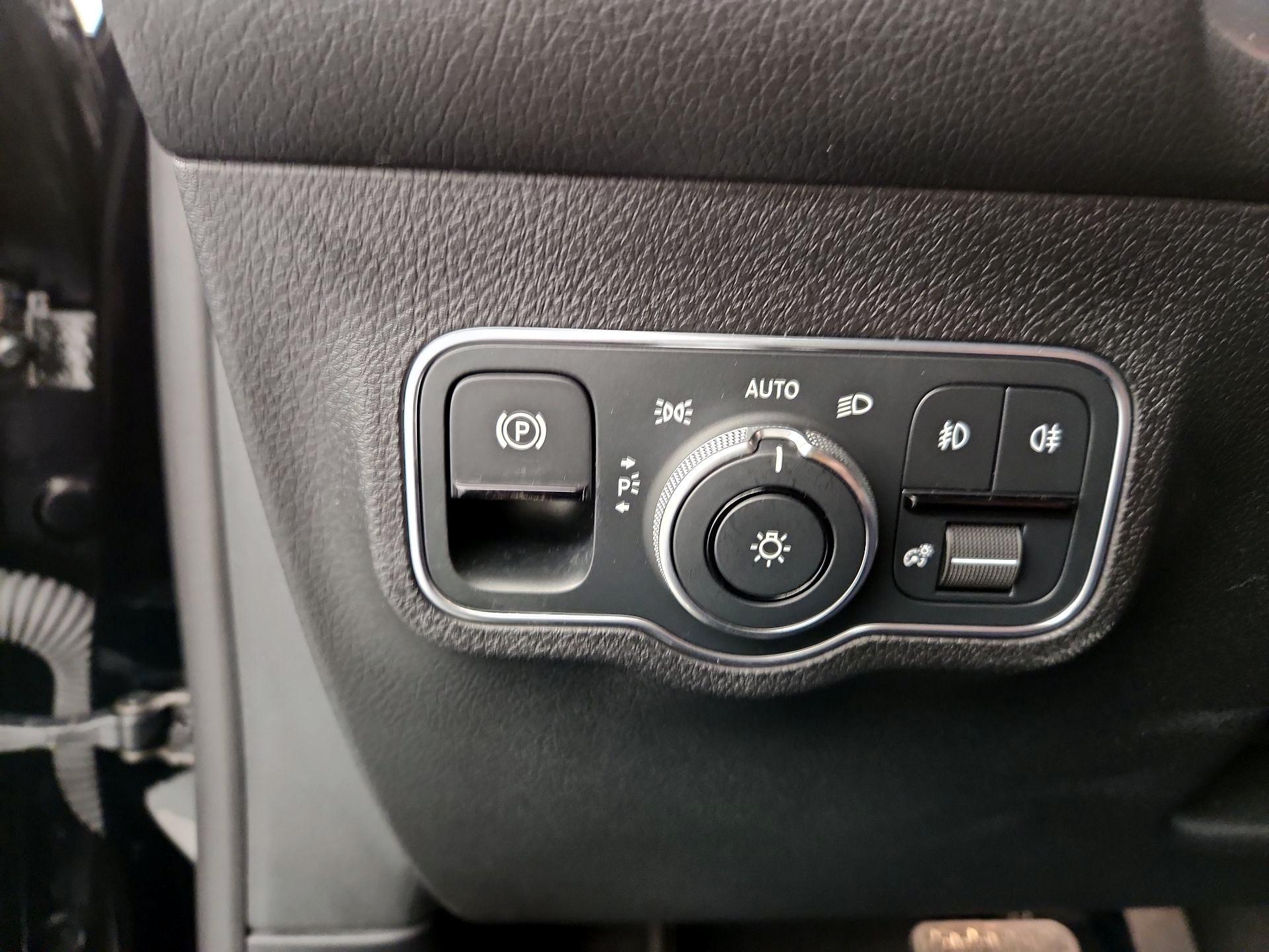 Thumbnail: 2023 Mercedes-Benz GLB - 13