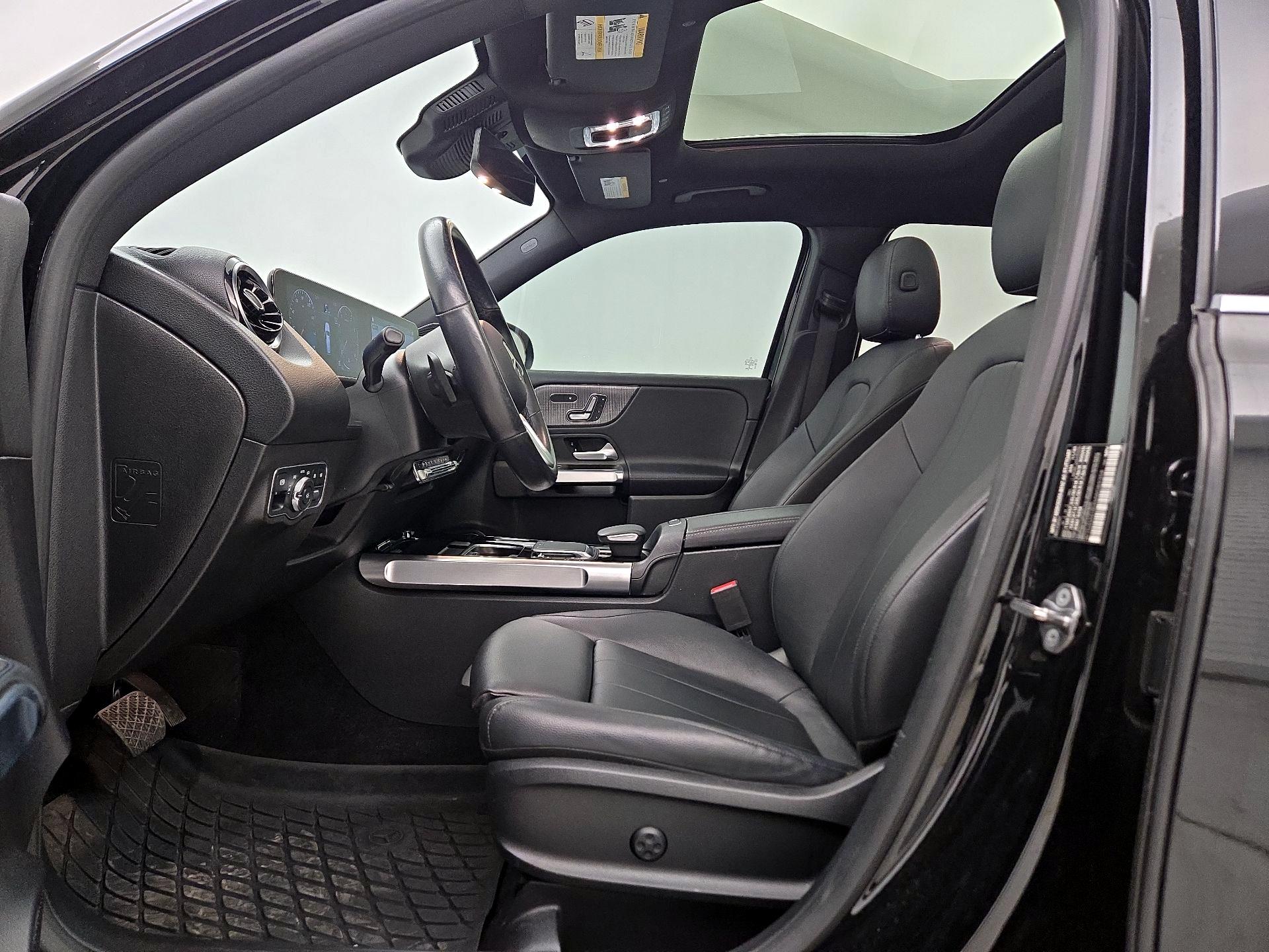 Thumbnail: 2021 Mercedes-Benz GLB - 11