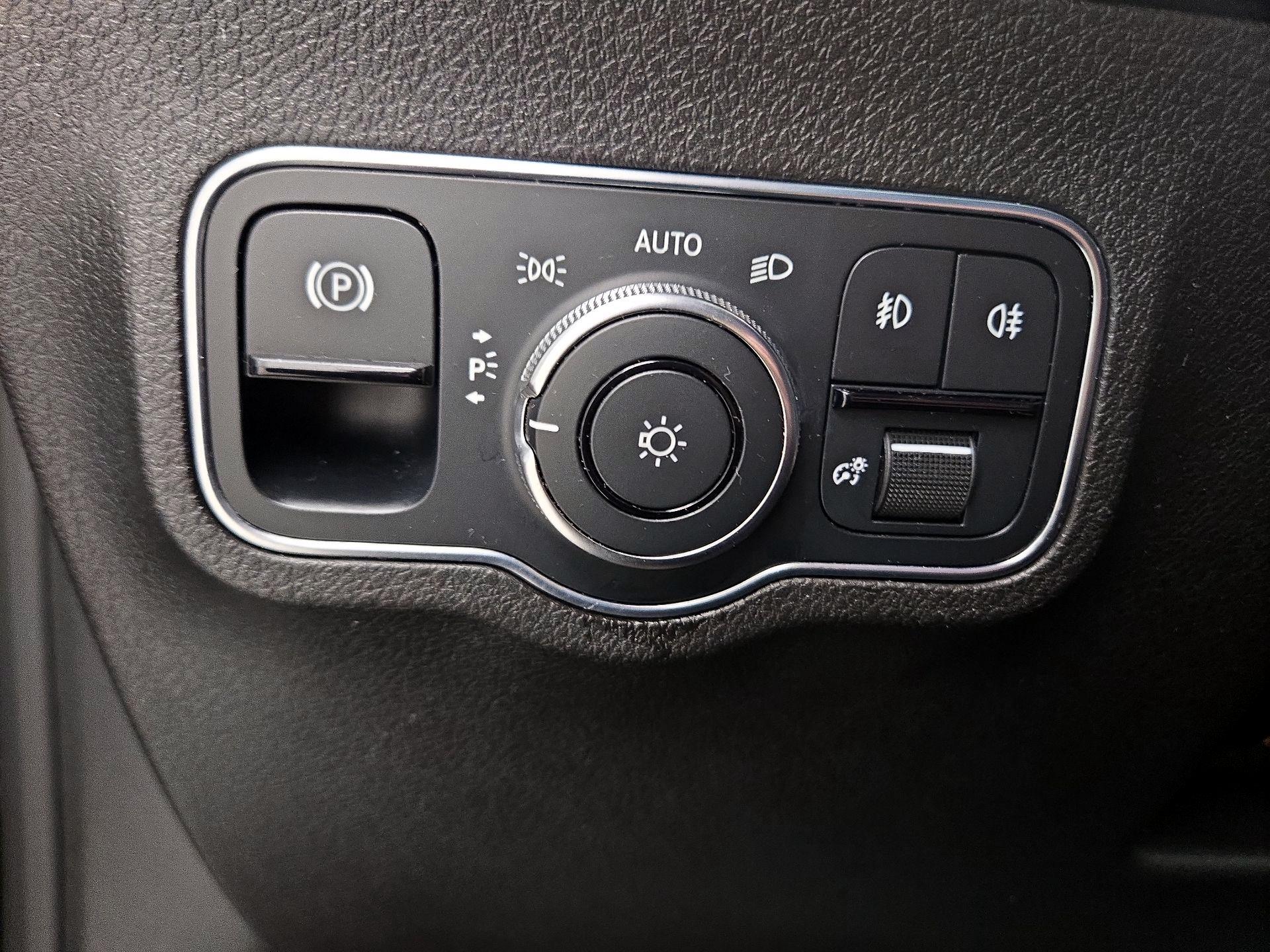 Thumbnail: 2021 Mercedes-Benz GLB - 13