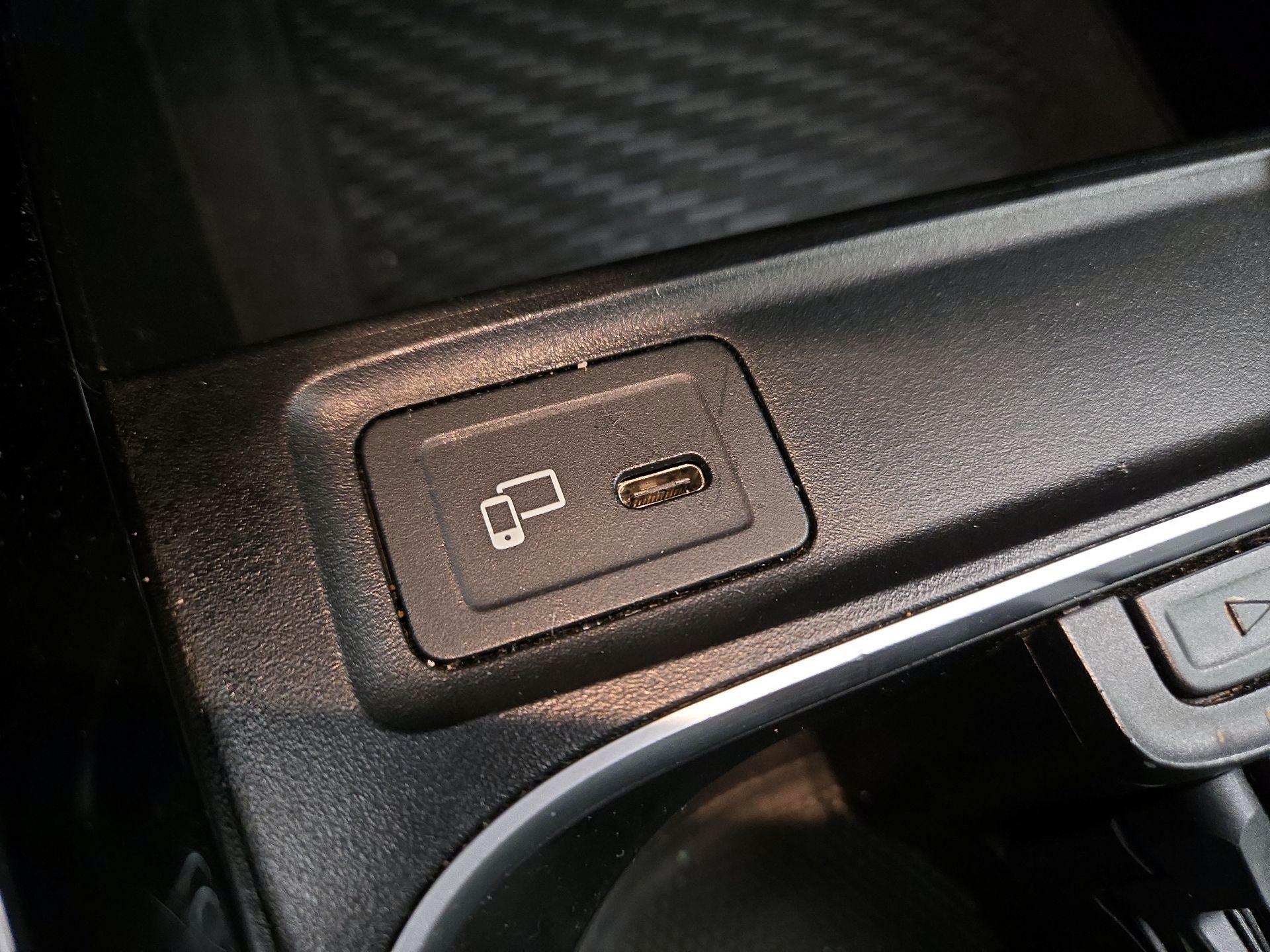 Thumbnail: 2021 Mercedes-Benz GLB - 19