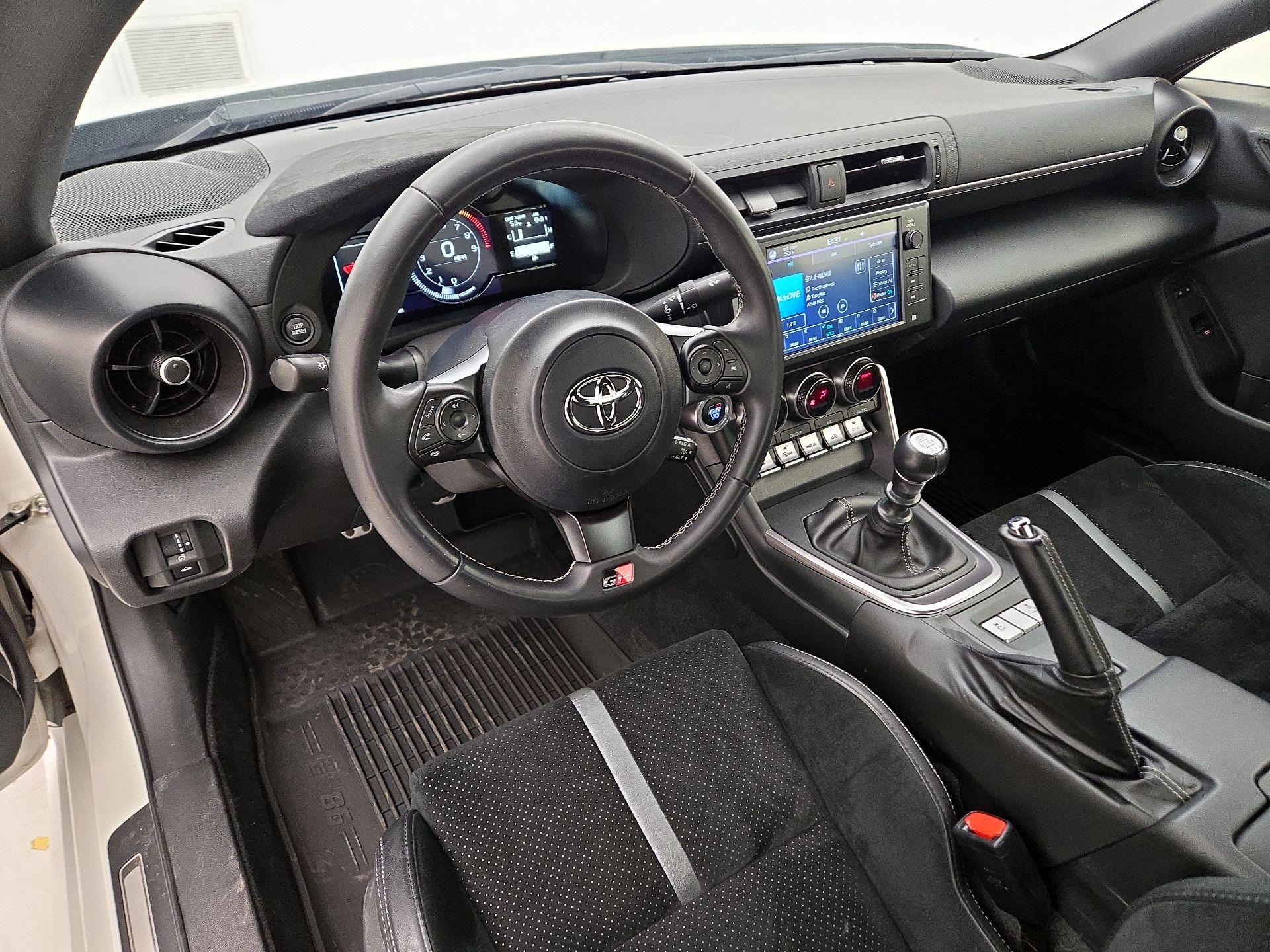 Thumbnail: 2025 Toyota GR86 - 9