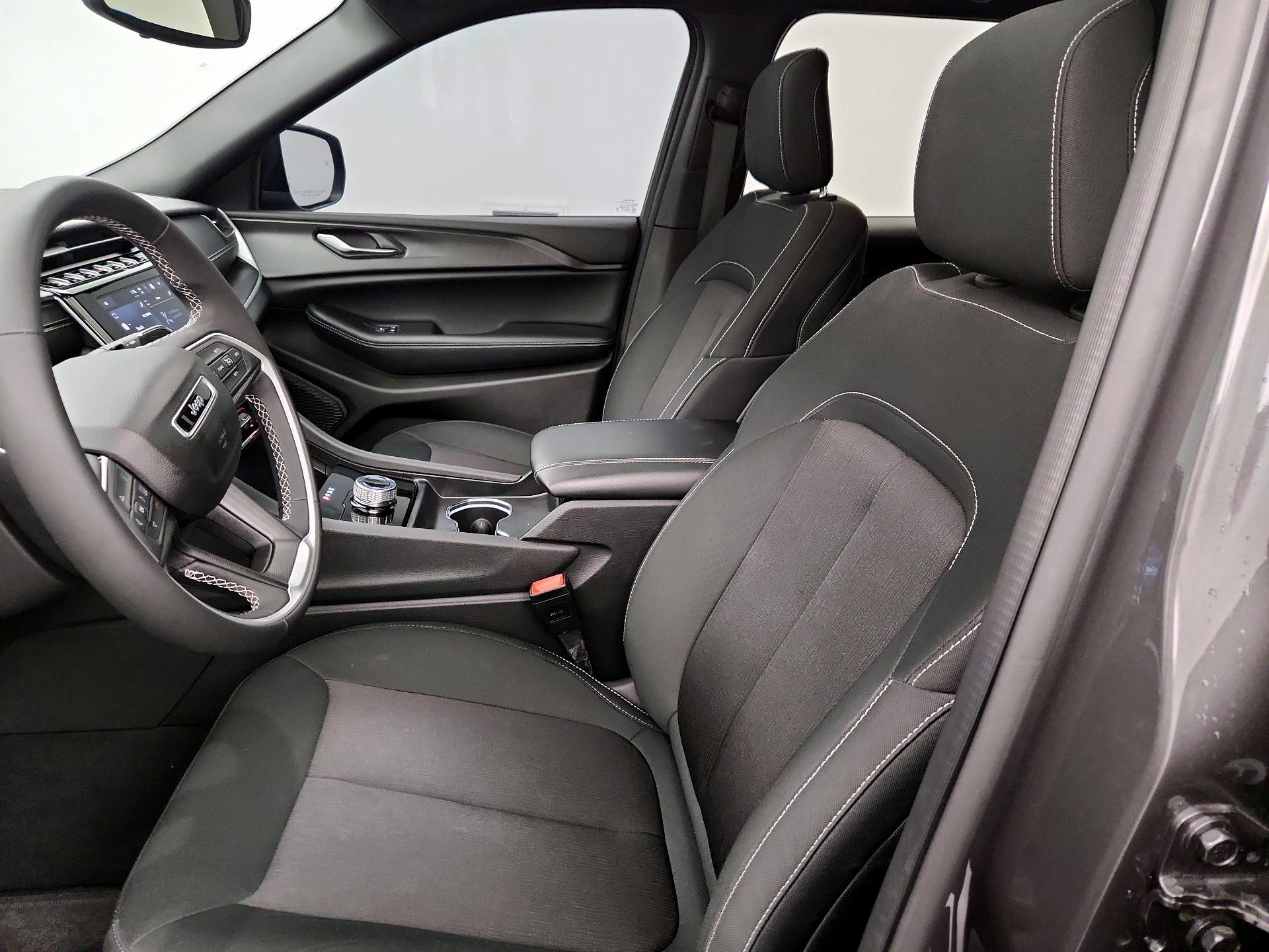 Thumbnail: 2024 Jeep Grand Cherokee - 11