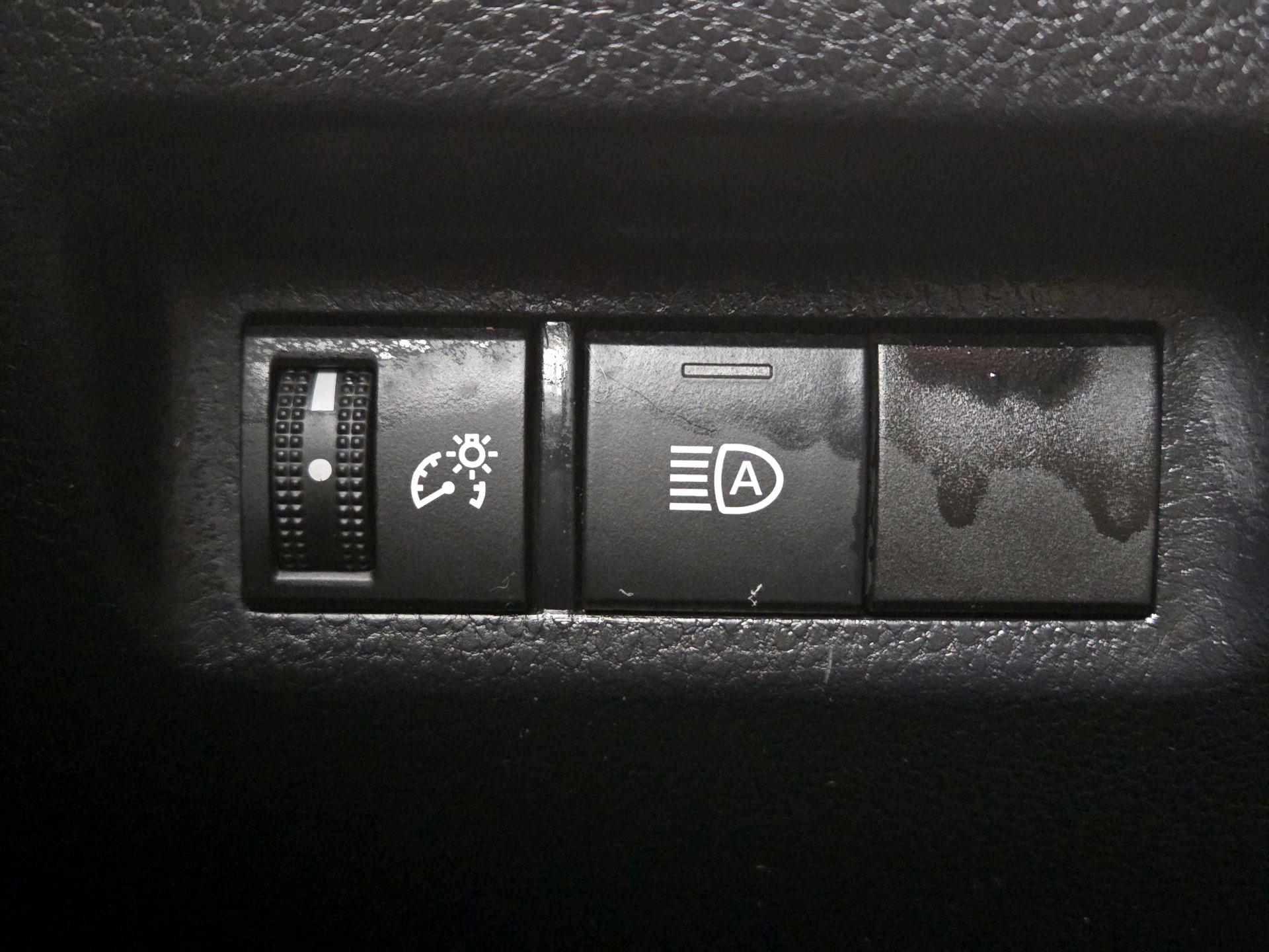 Thumbnail: 2020 Toyota RAV4 - 13