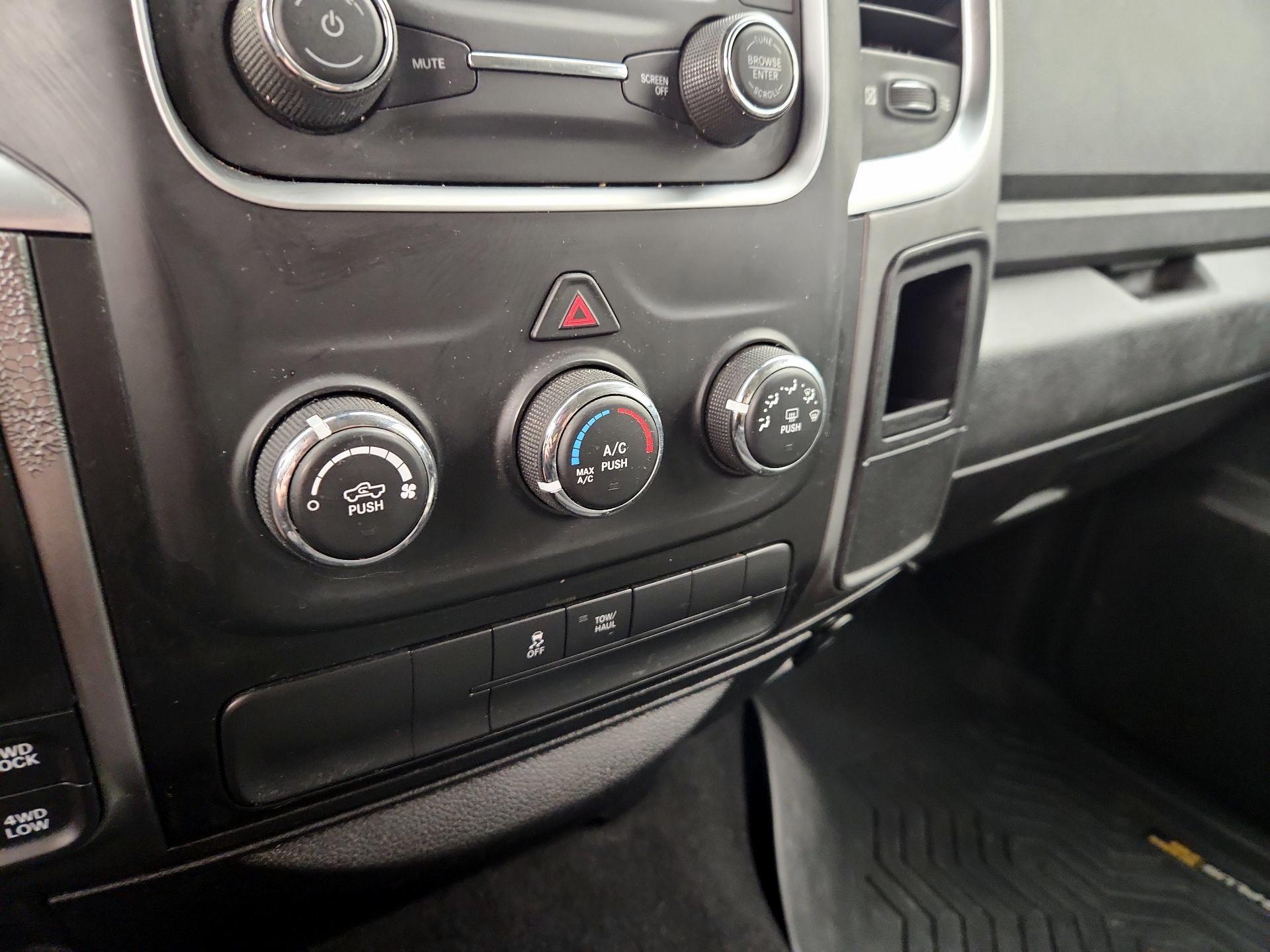 Thumbnail: 2022 RAM 1500 Classic - 16