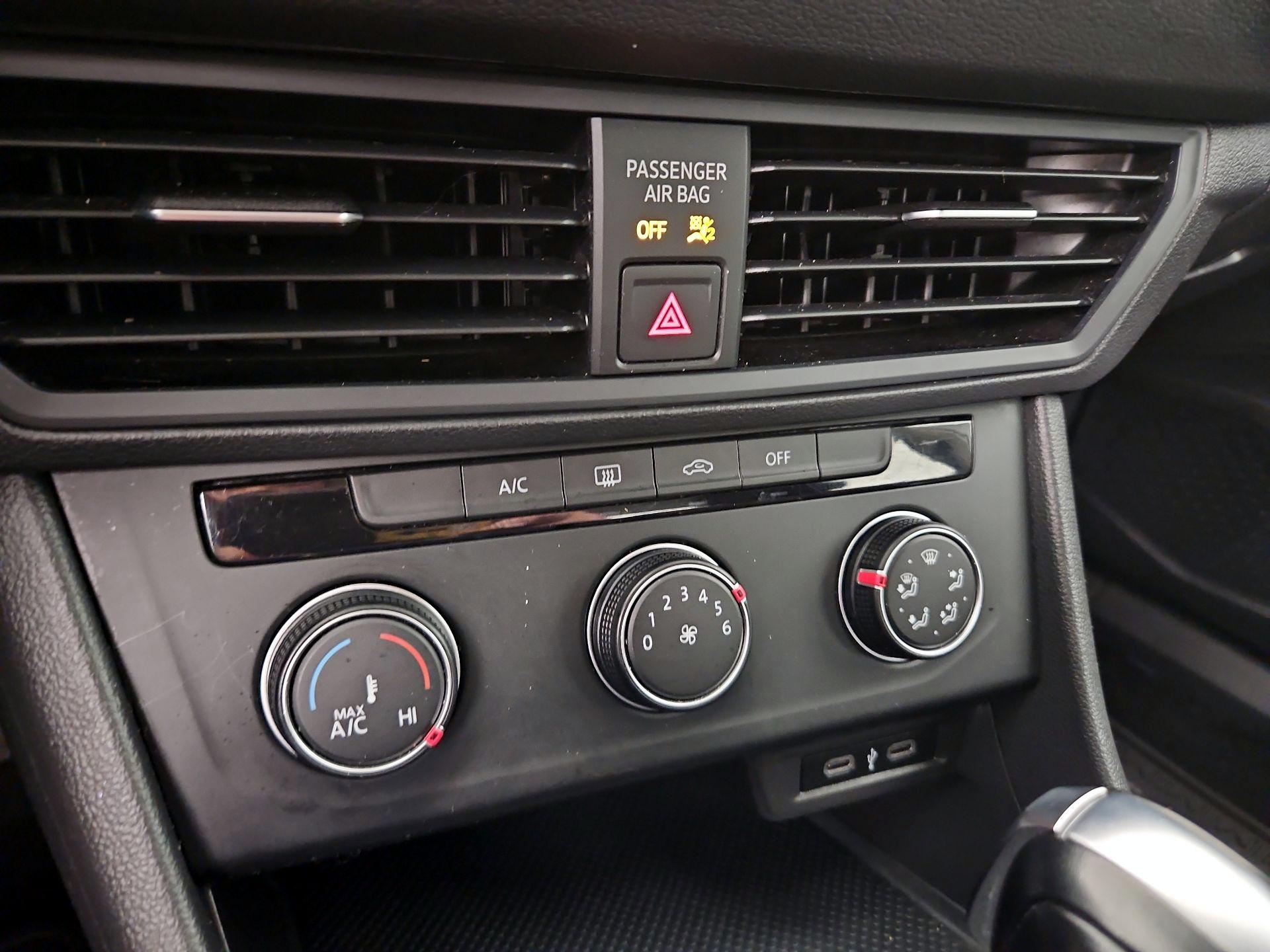 Thumbnail: 2021 Volkswagen Jetta - 16