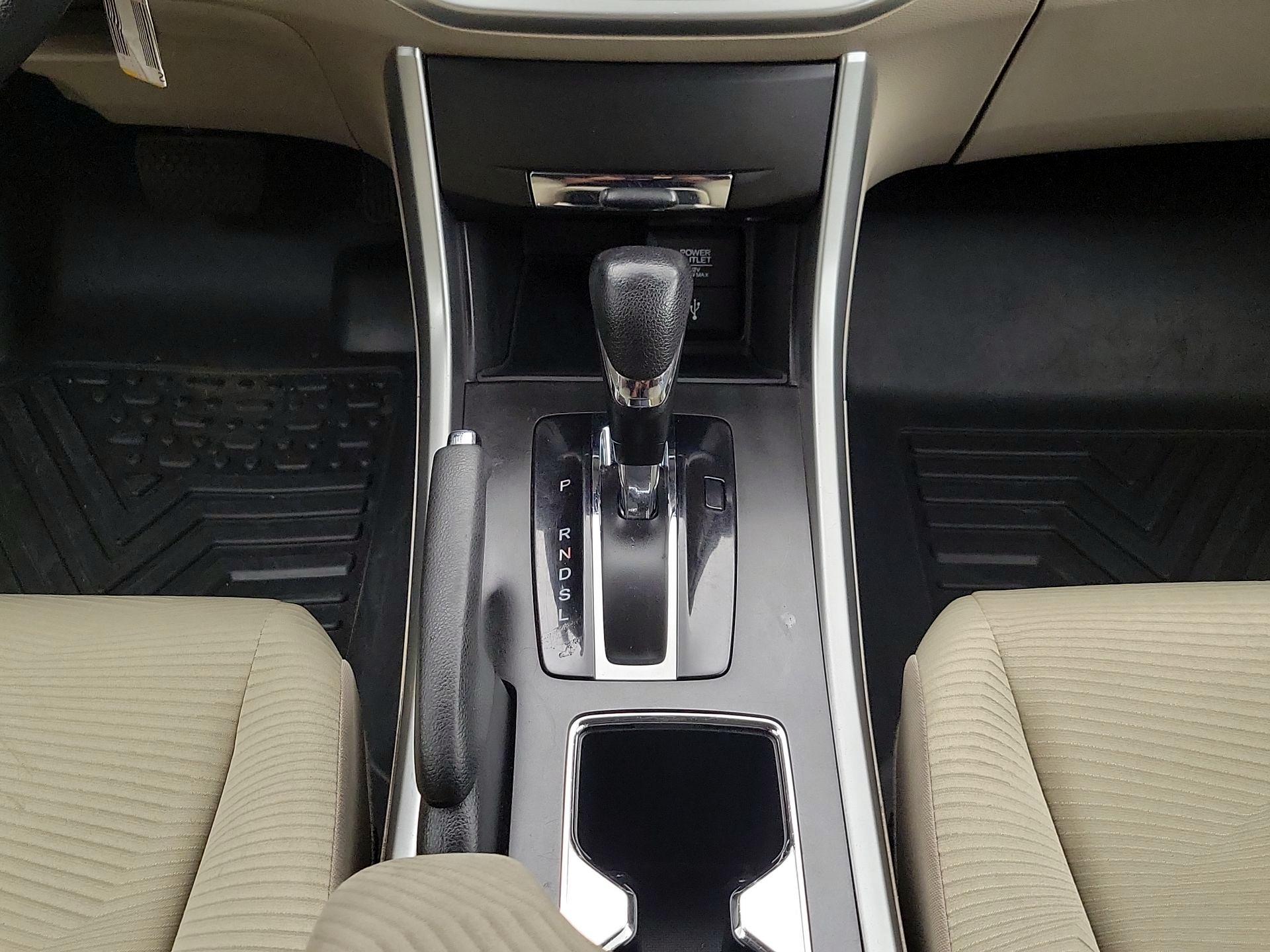 Thumbnail: 2015 Honda Accord - 17