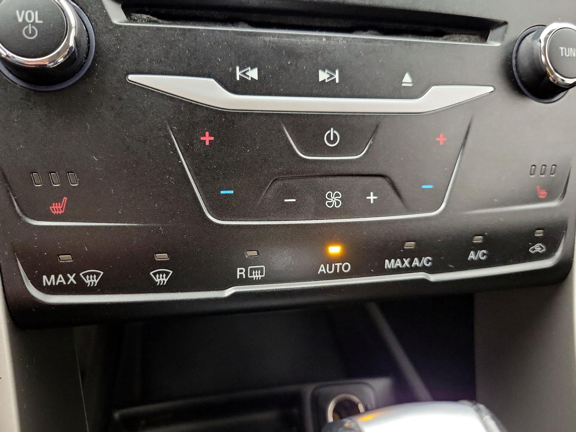 Thumbnail: 2014 Ford Fusion - 16