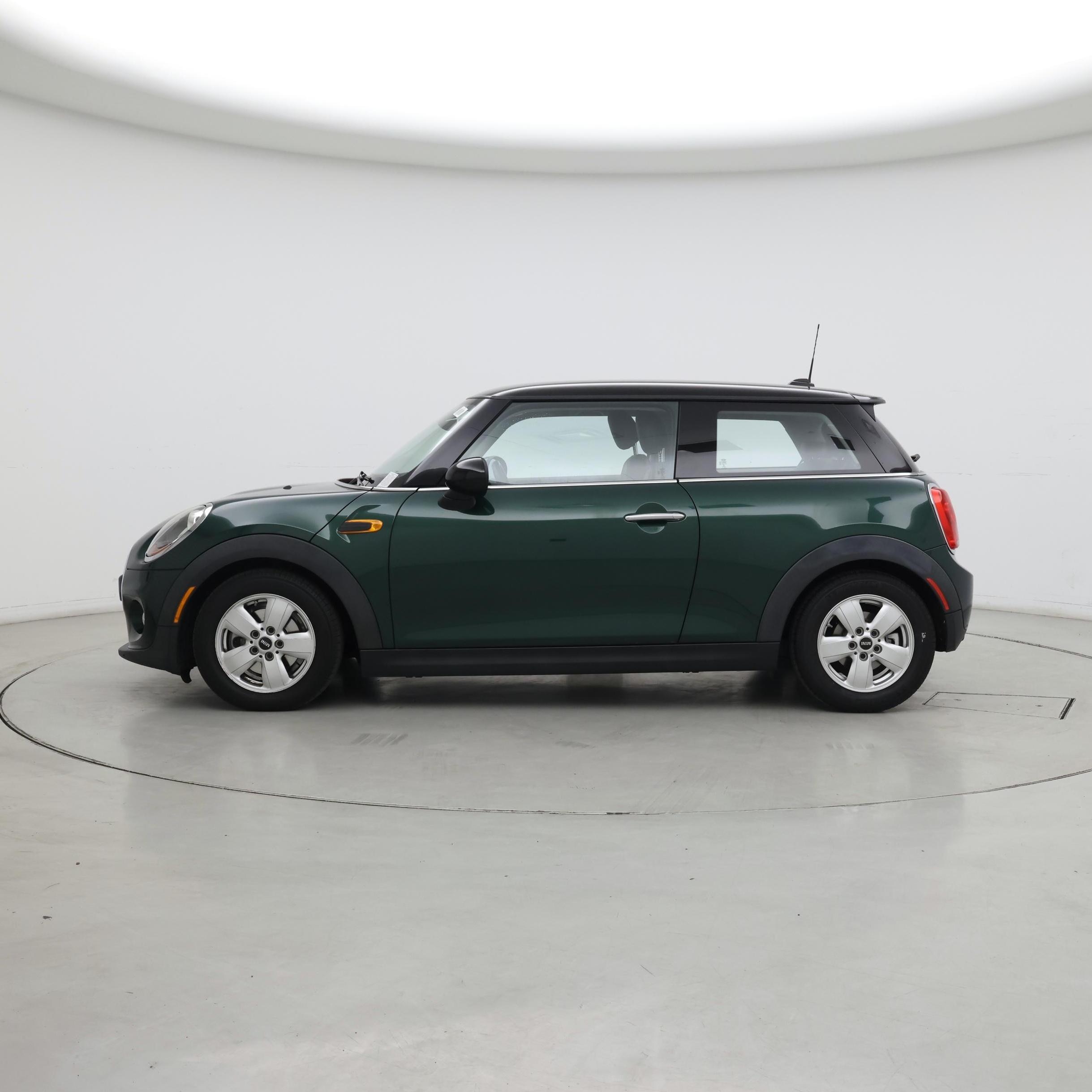 Thumbnail: 2017 MINI Cooper Hardtop - 3