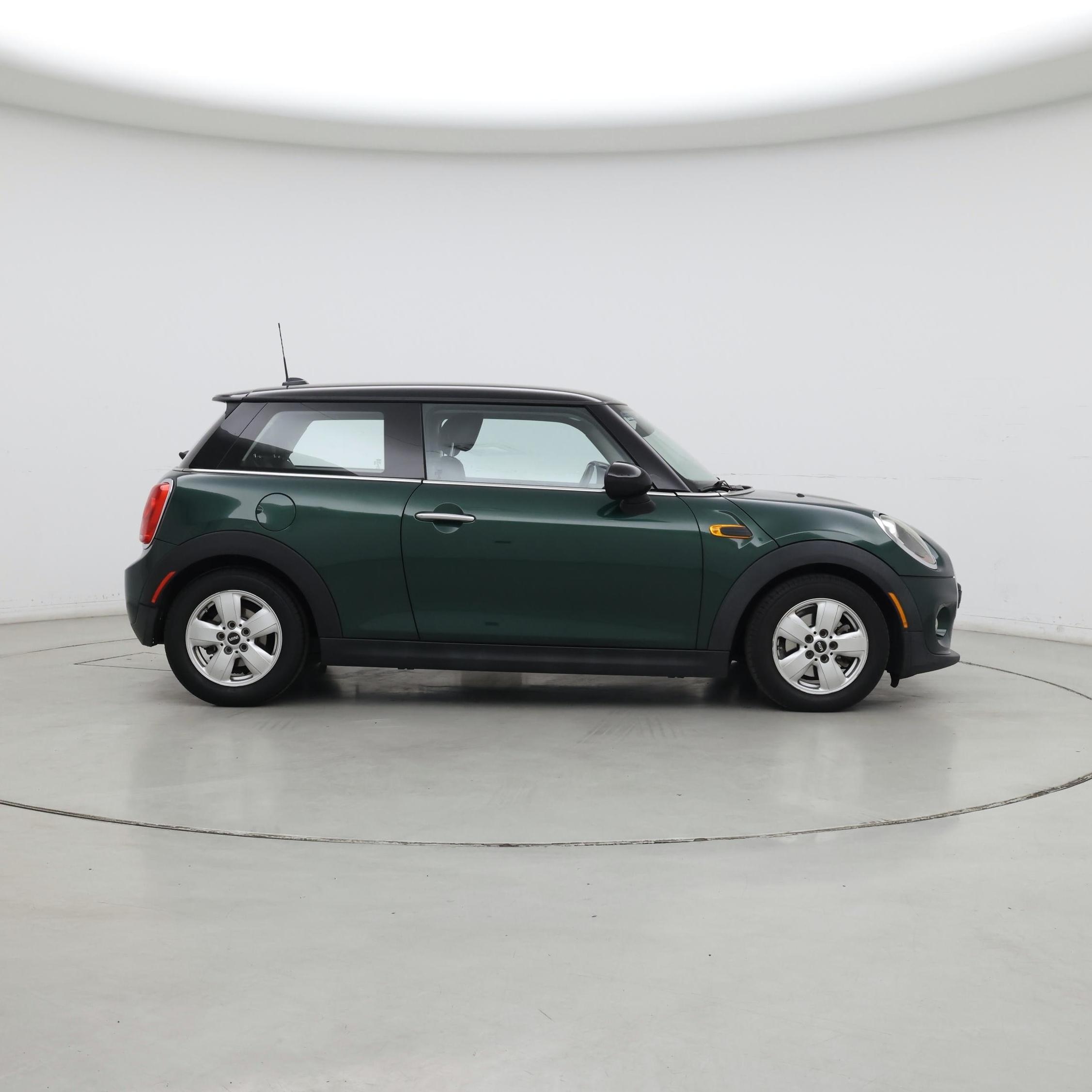 Thumbnail: 2017 MINI Cooper Hardtop - 7