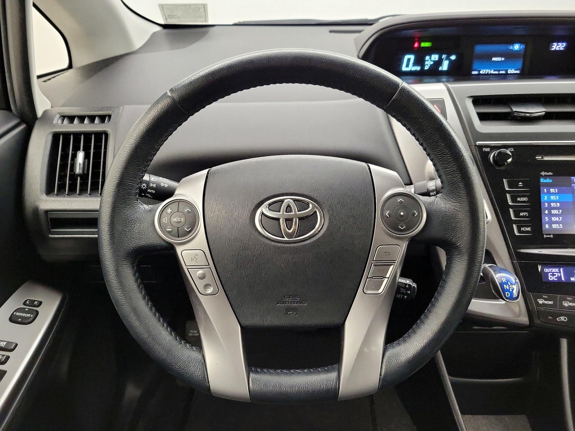 Thumbnail: 2016 Toyota Prius v - 10