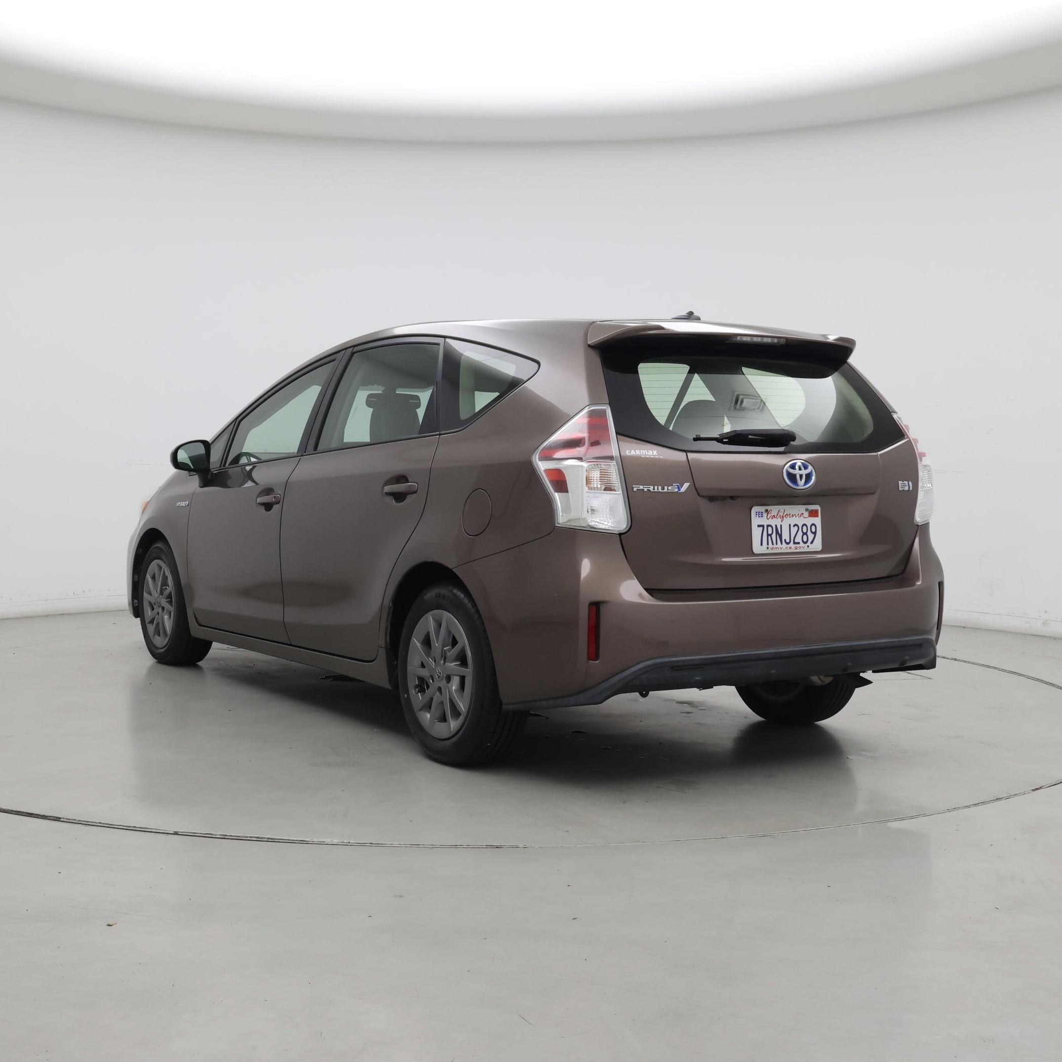 Thumbnail: 2016 Toyota Prius v - 2