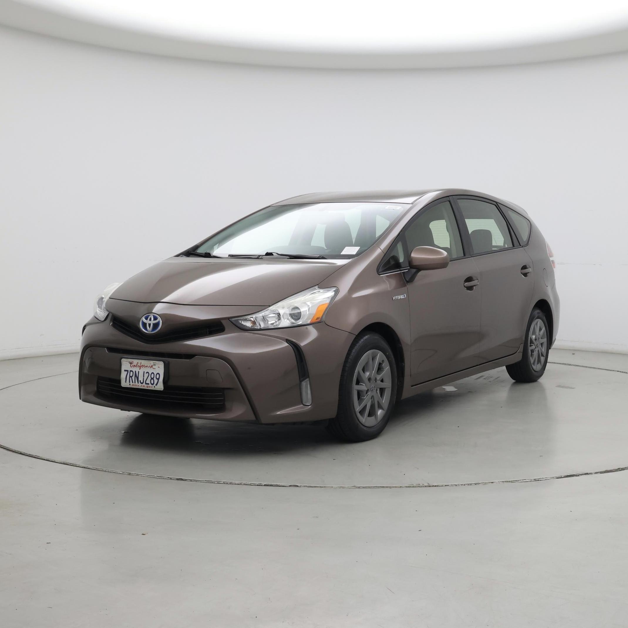 Thumbnail: 2016 Toyota Prius v - 4