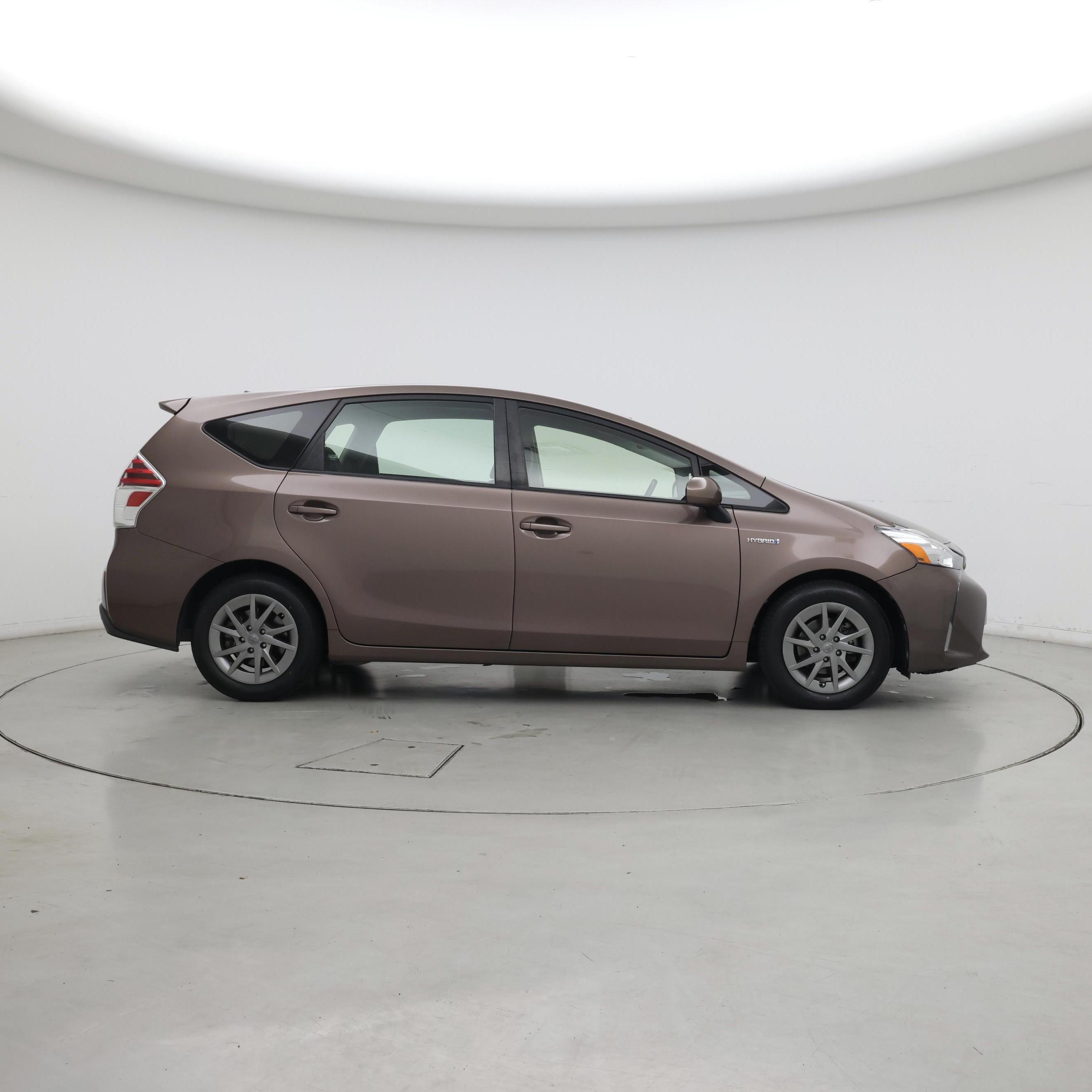 Thumbnail: 2016 Toyota Prius v - 7
