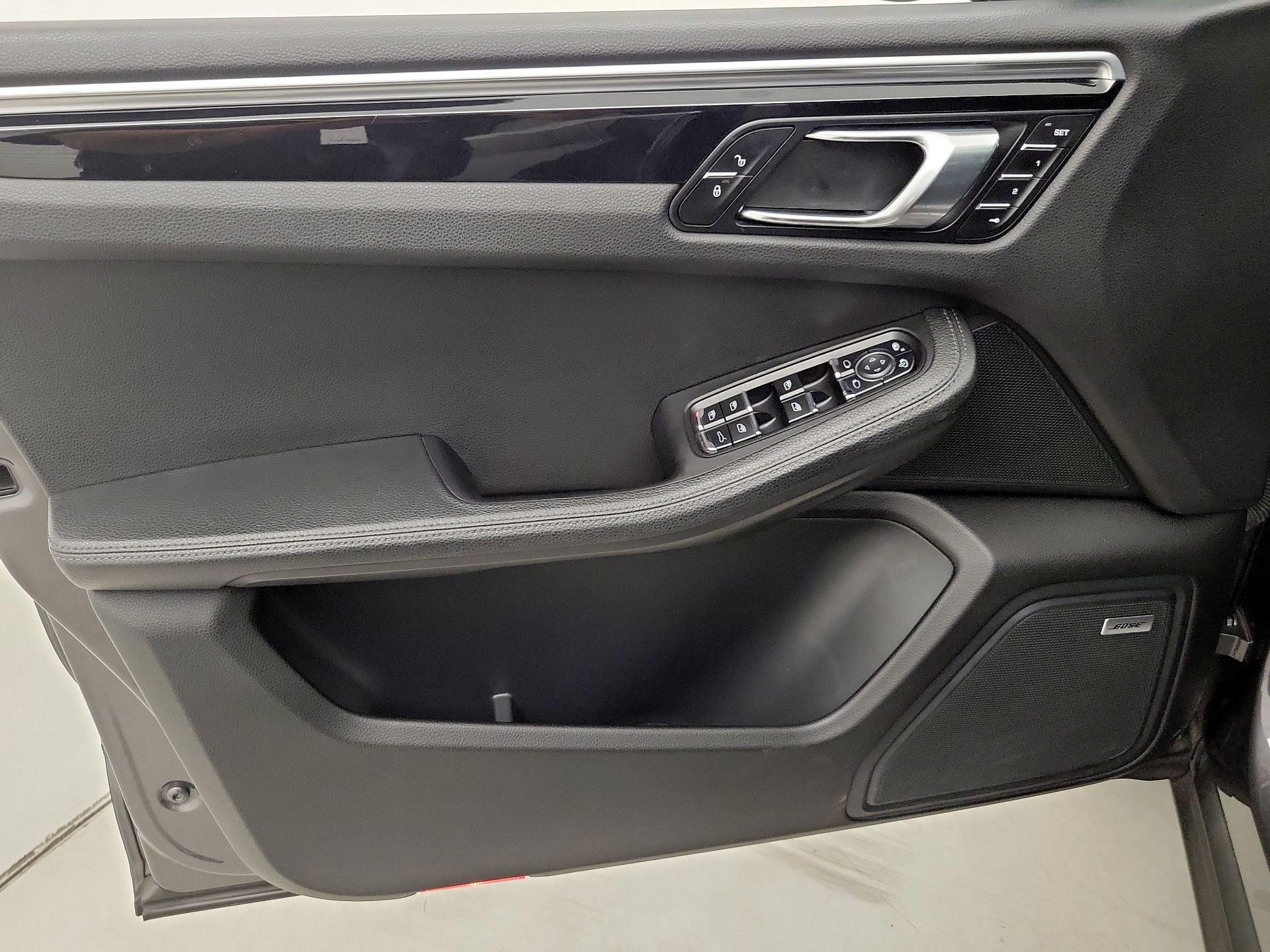 Thumbnail: 2018 Porsche Macan - 12