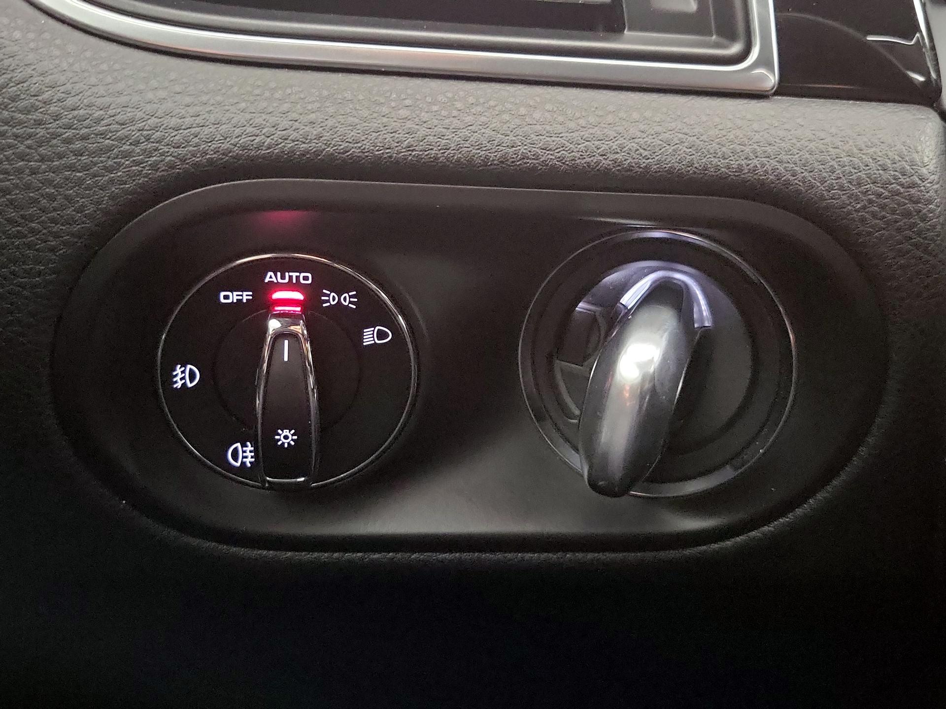 Thumbnail: 2018 Porsche Macan - 13