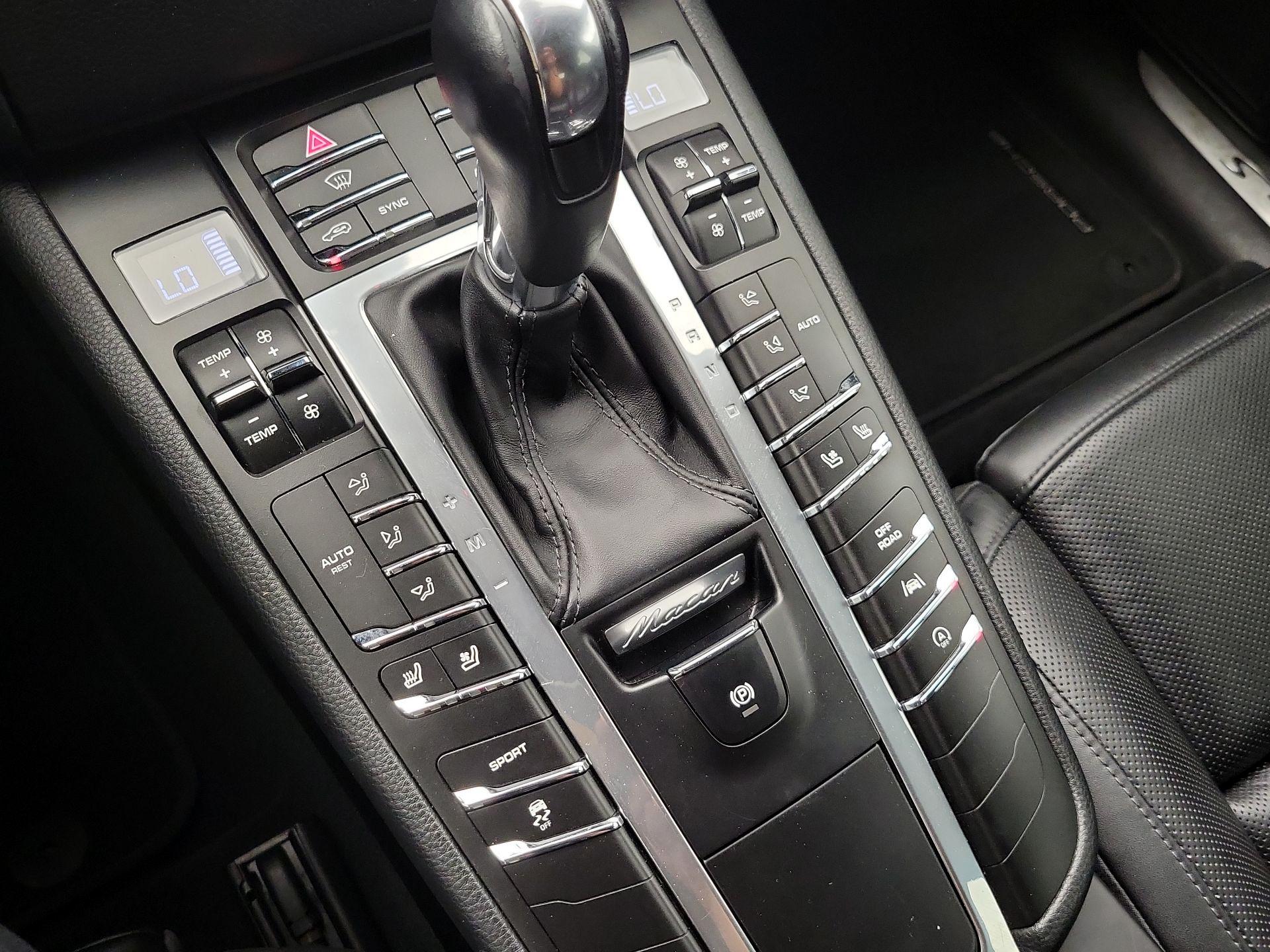 Thumbnail: 2018 Porsche Macan - 17