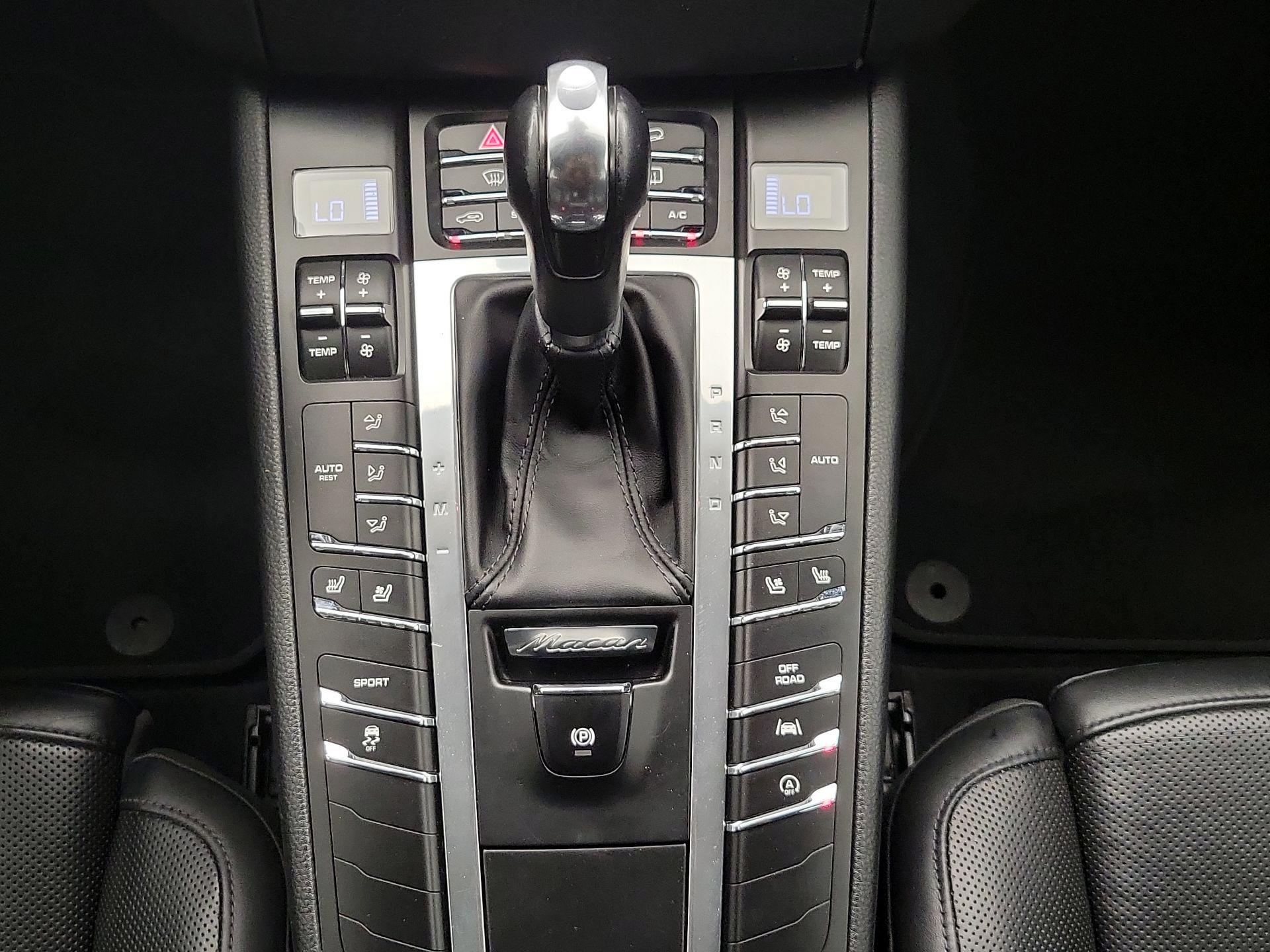 Thumbnail: 2018 Porsche Macan - 18