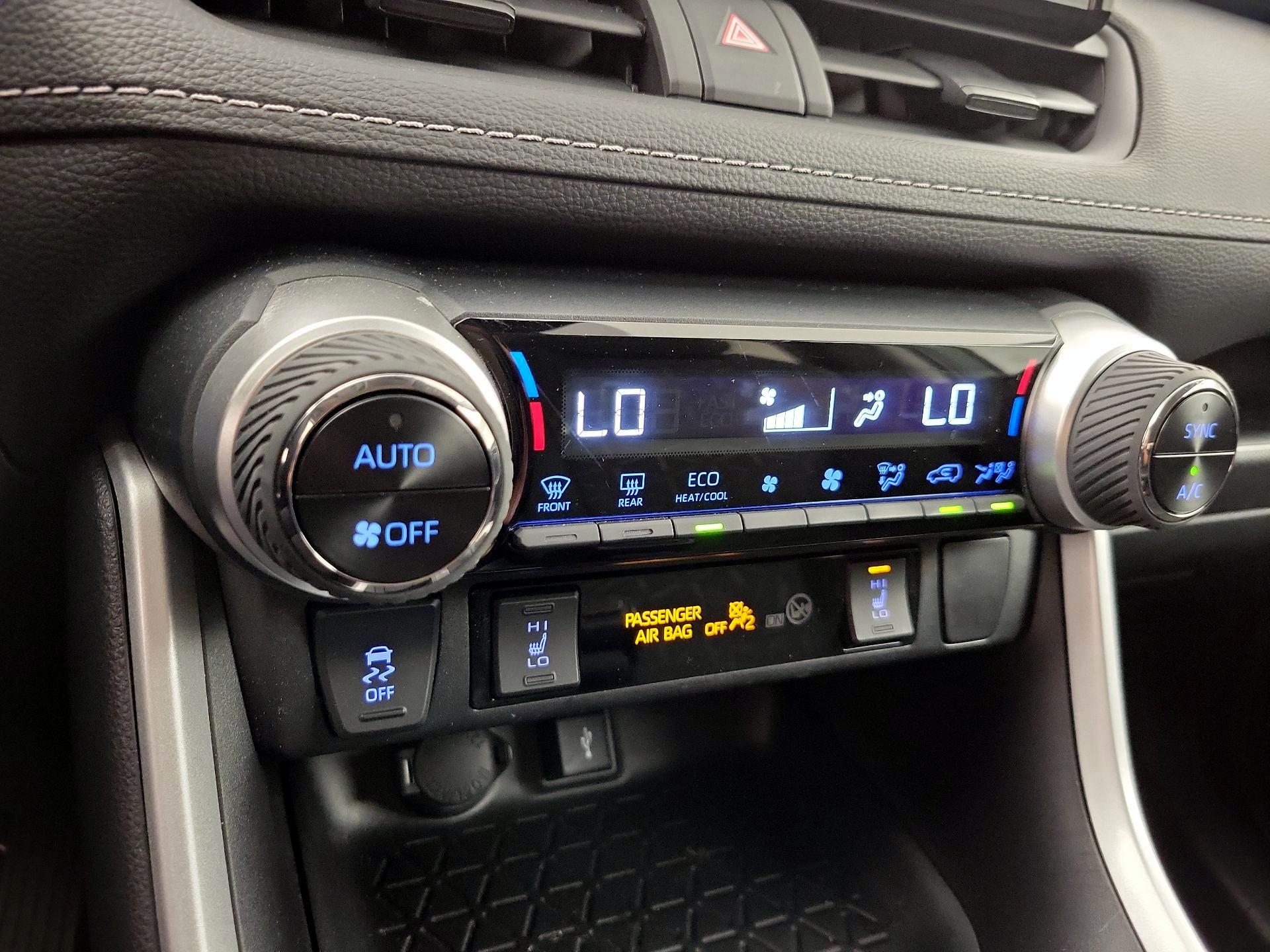 Thumbnail: 2021 Toyota RAV4 - 16