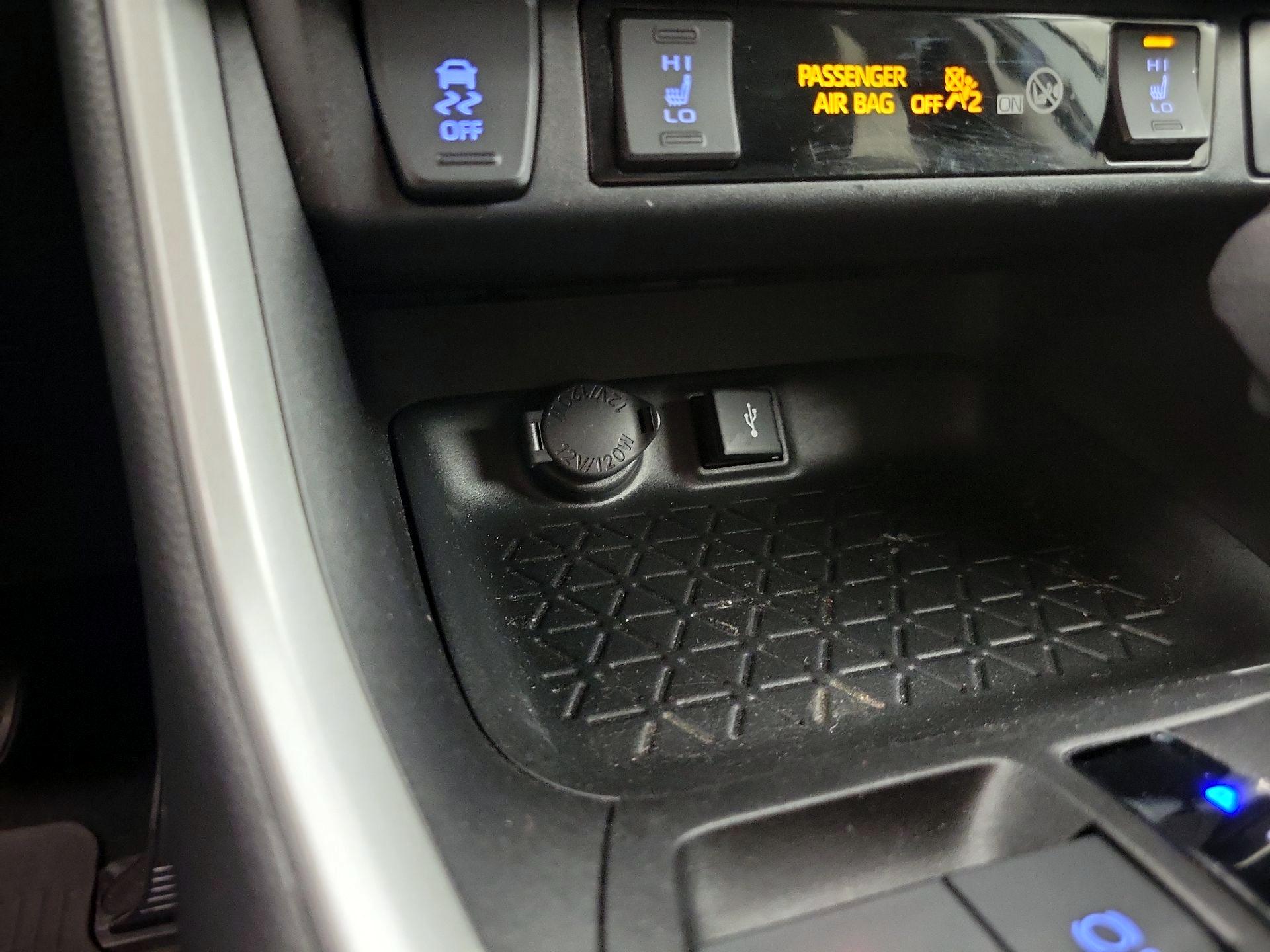 Thumbnail: 2021 Toyota RAV4 - 18